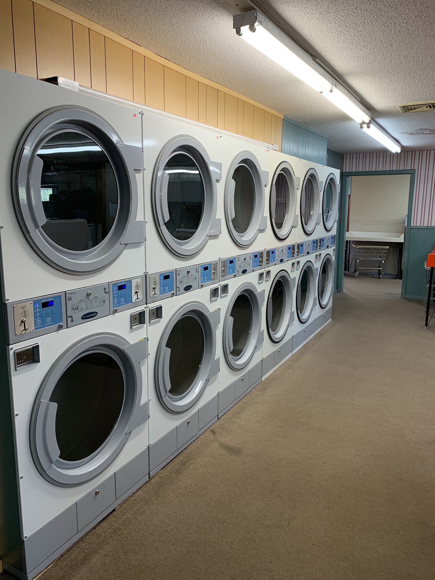 Airport Soap & Suds Laundromat 319 Boston Post Rd, North Windham Connecticut 06256