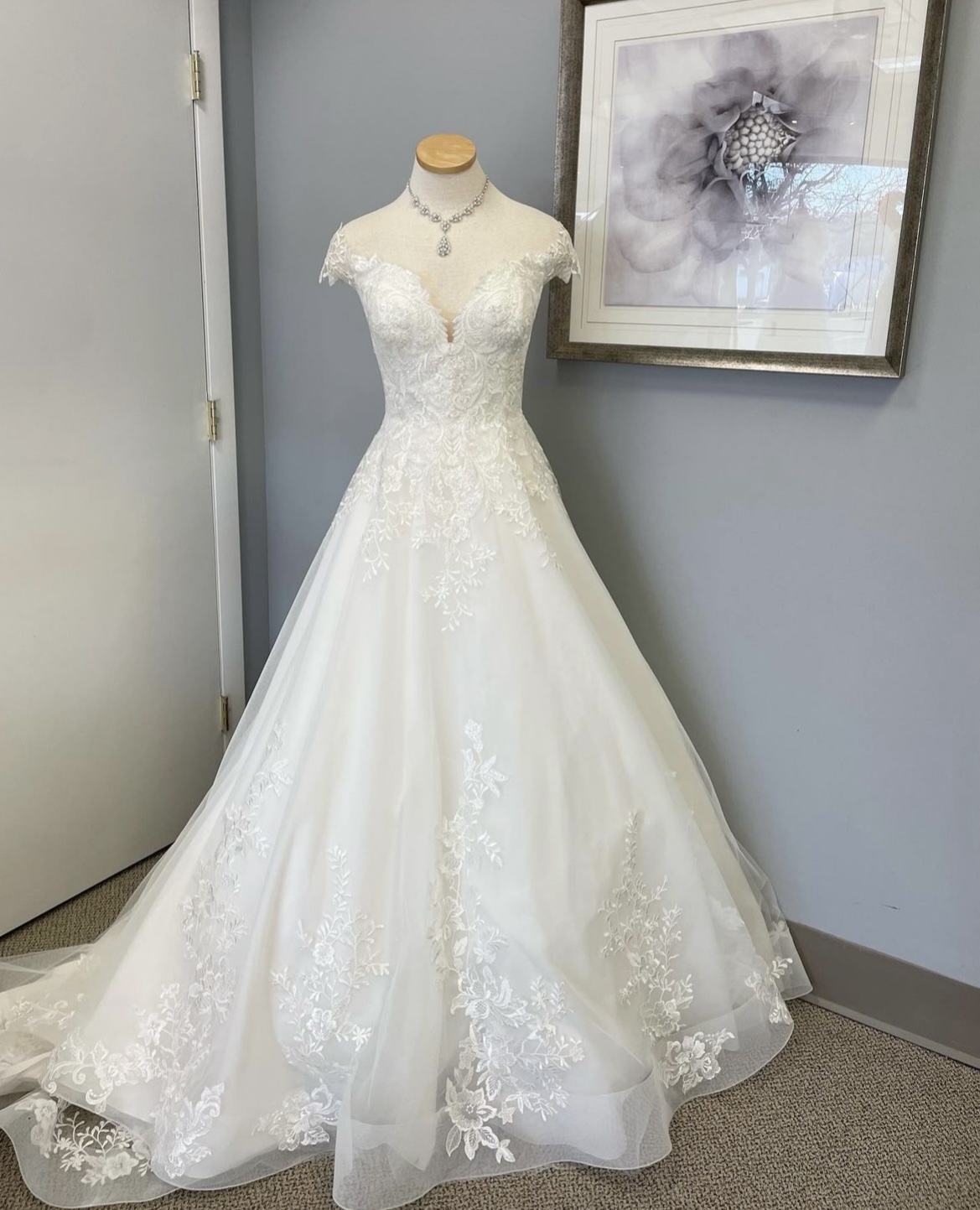 Lucille's Bridal Shop / Val's Formal Wear