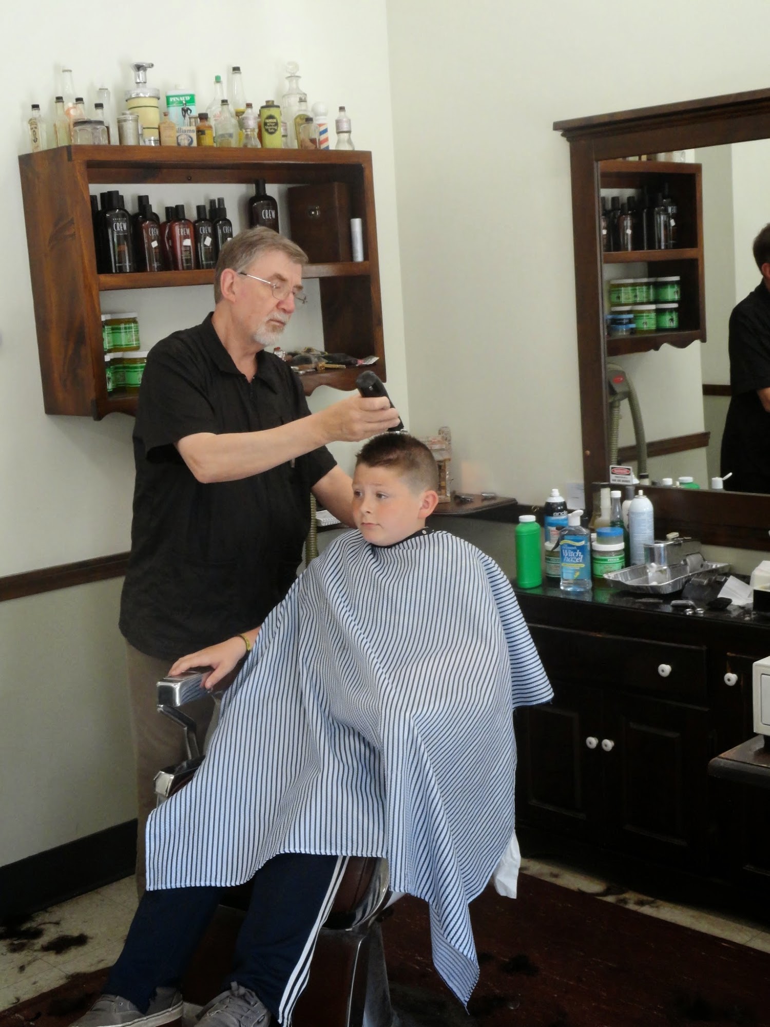 Tolland Barbers LLC 652 Tolland Stage Rd, Tolland Connecticut 06084