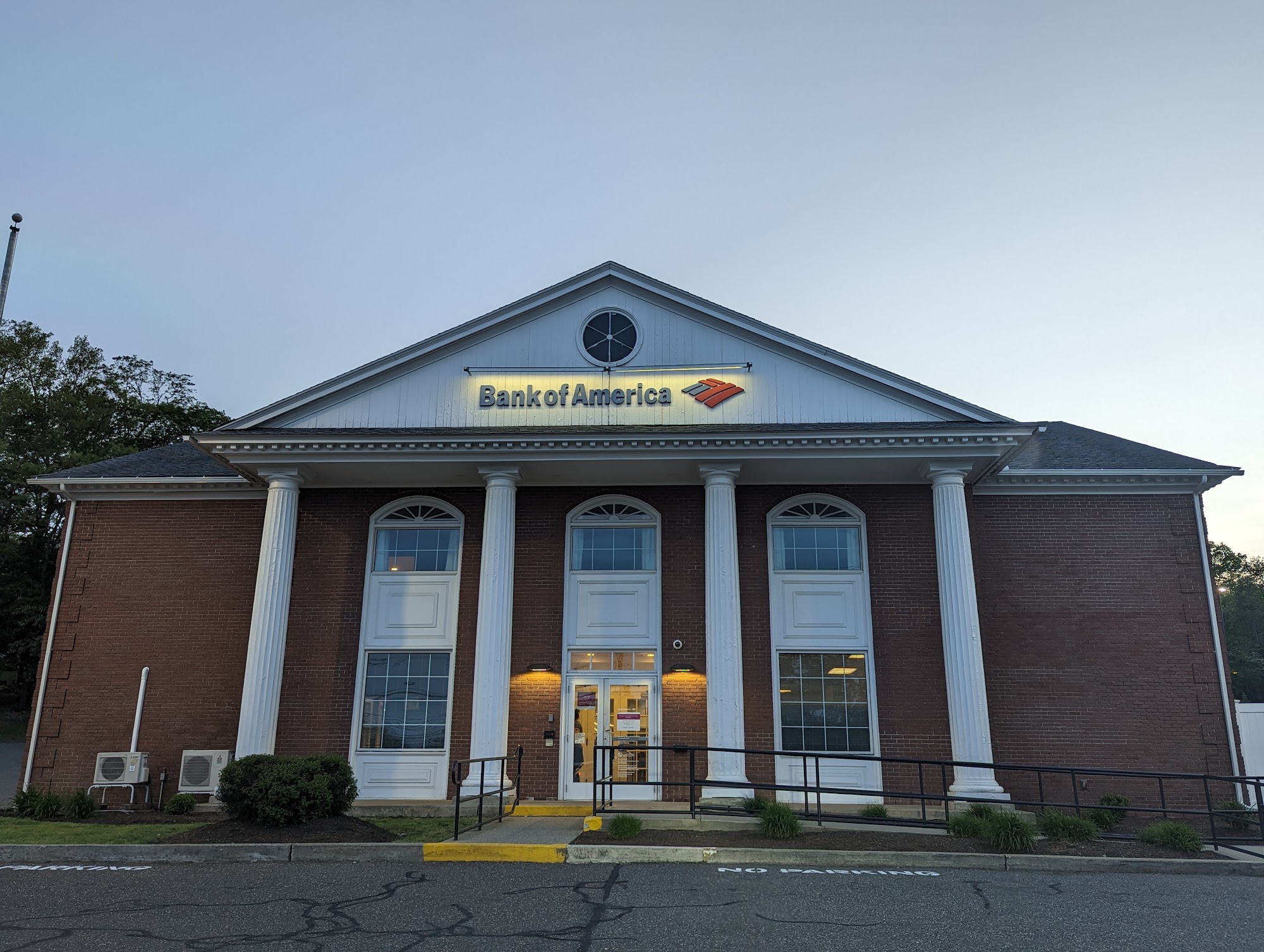 Bank of America (with Drive-thru services)