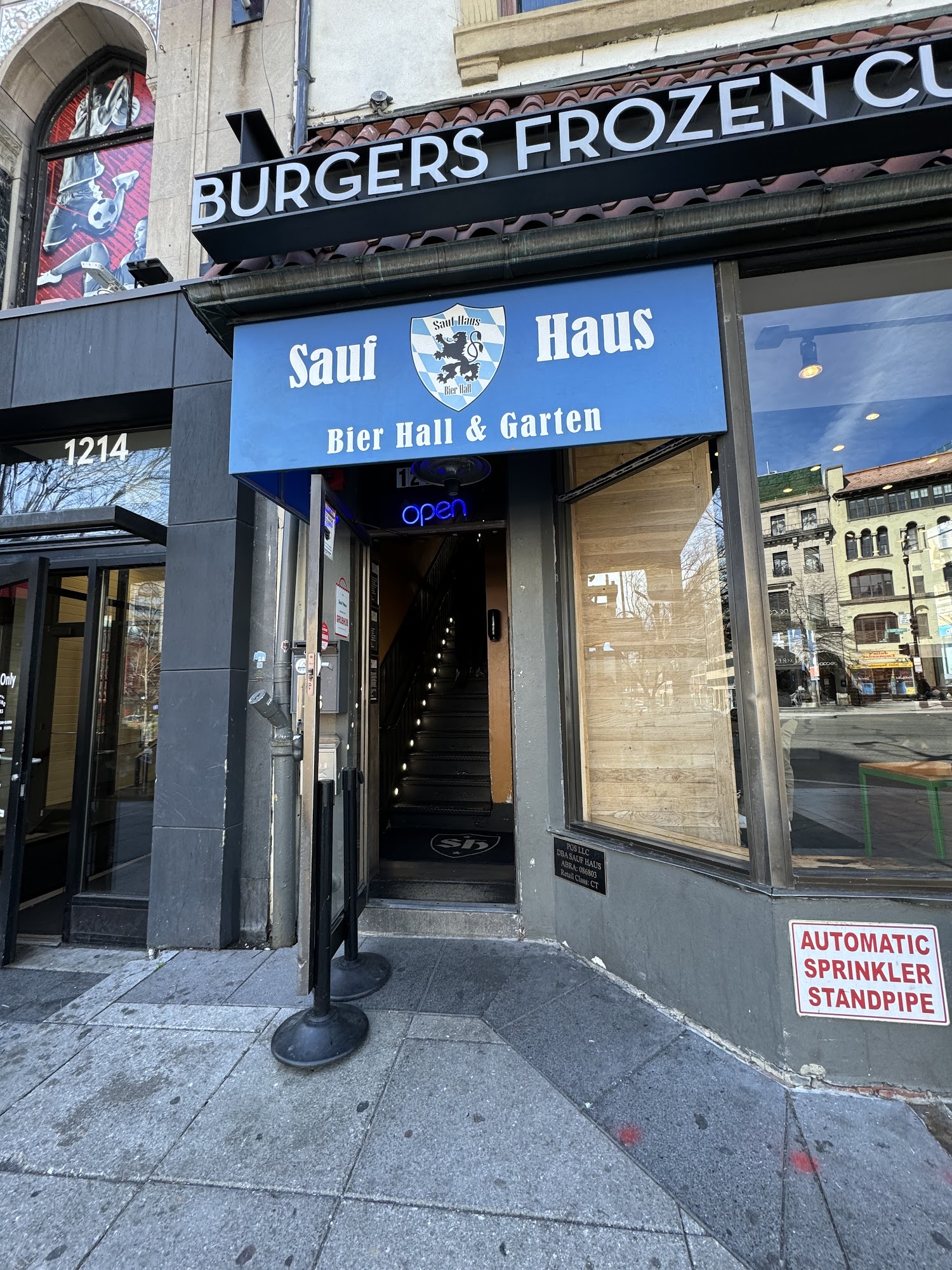 Sauf Haus Bier Hall & Garten