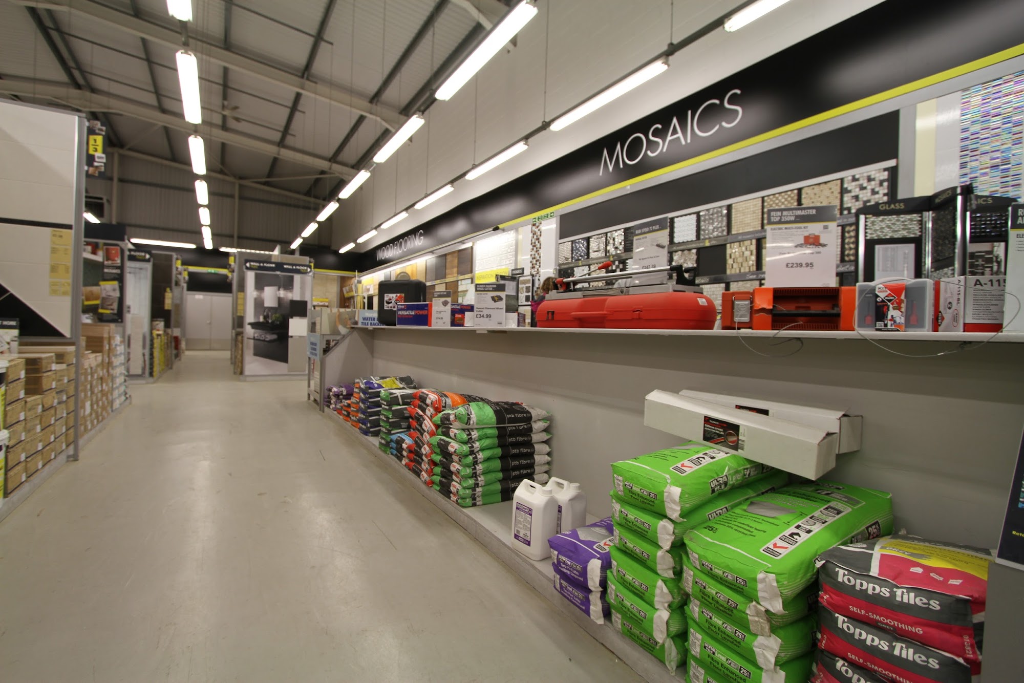 Topps Tiles Barnstaple - SUPERSTORE Barnstaple