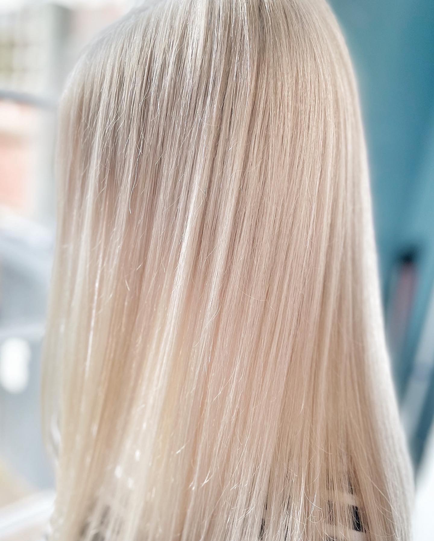 Reds Hair and Nails