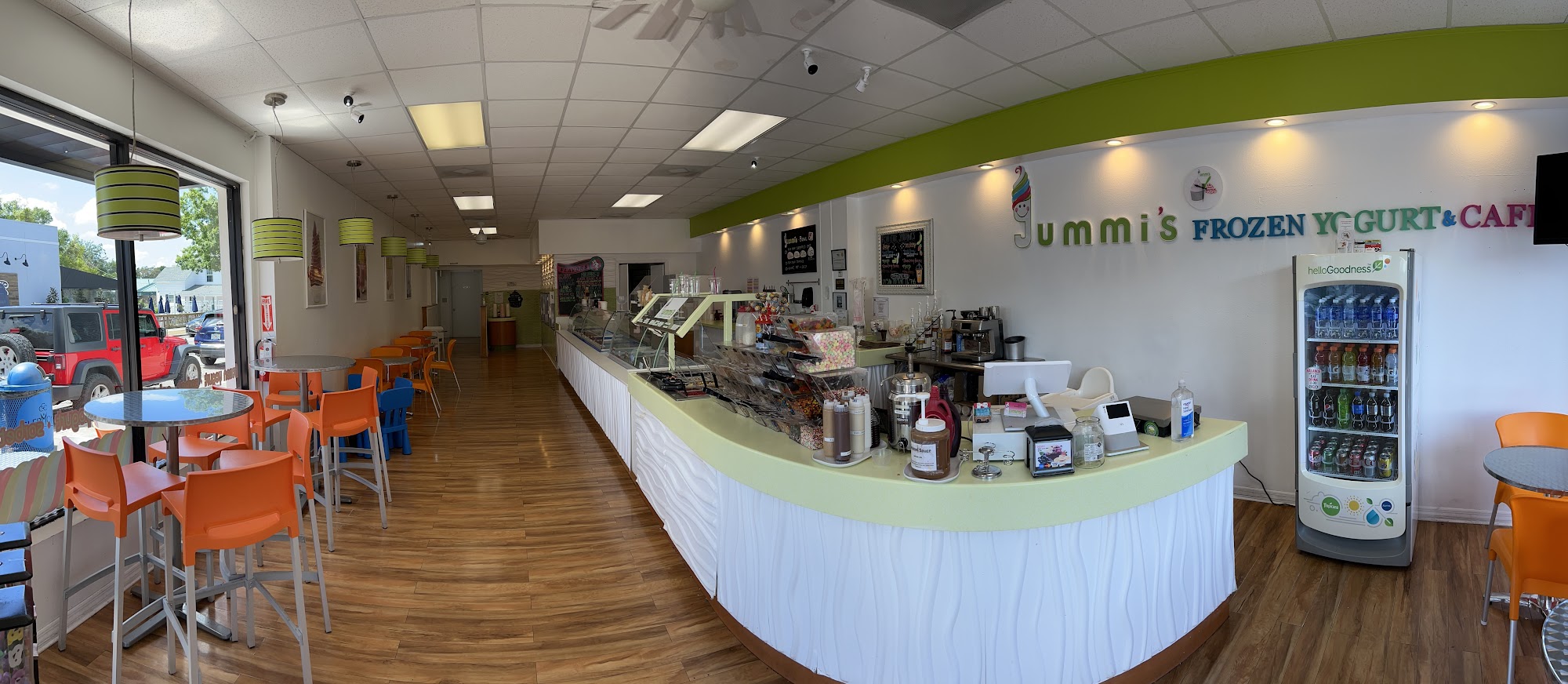 Yummis Frozen Yogurt and Cafe