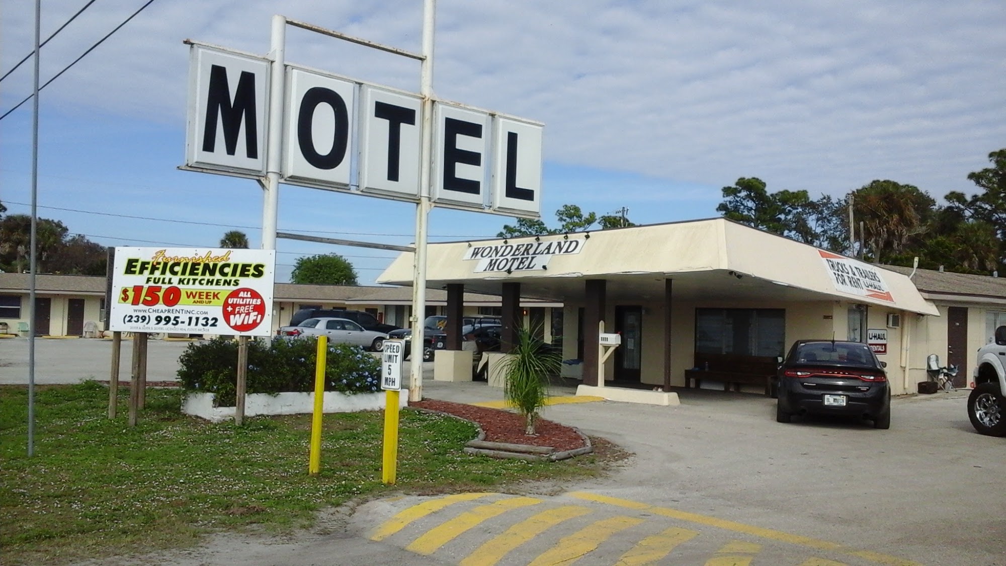 Wonderland Motel