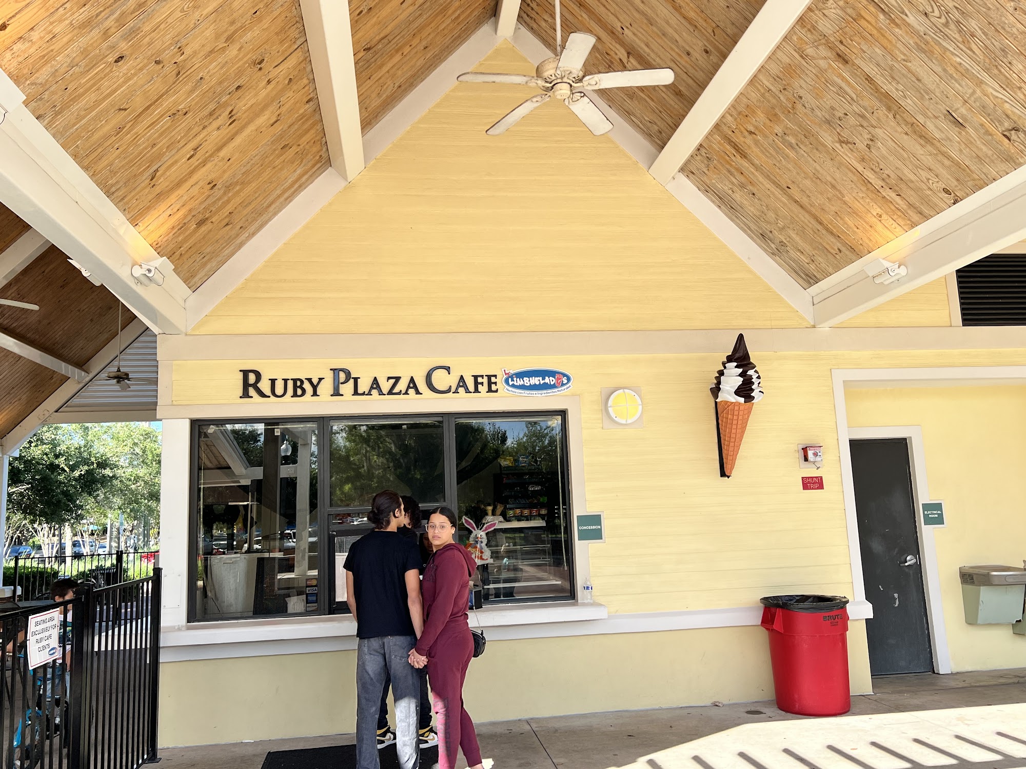 Ruby Plaza Cafe by Limbhelados