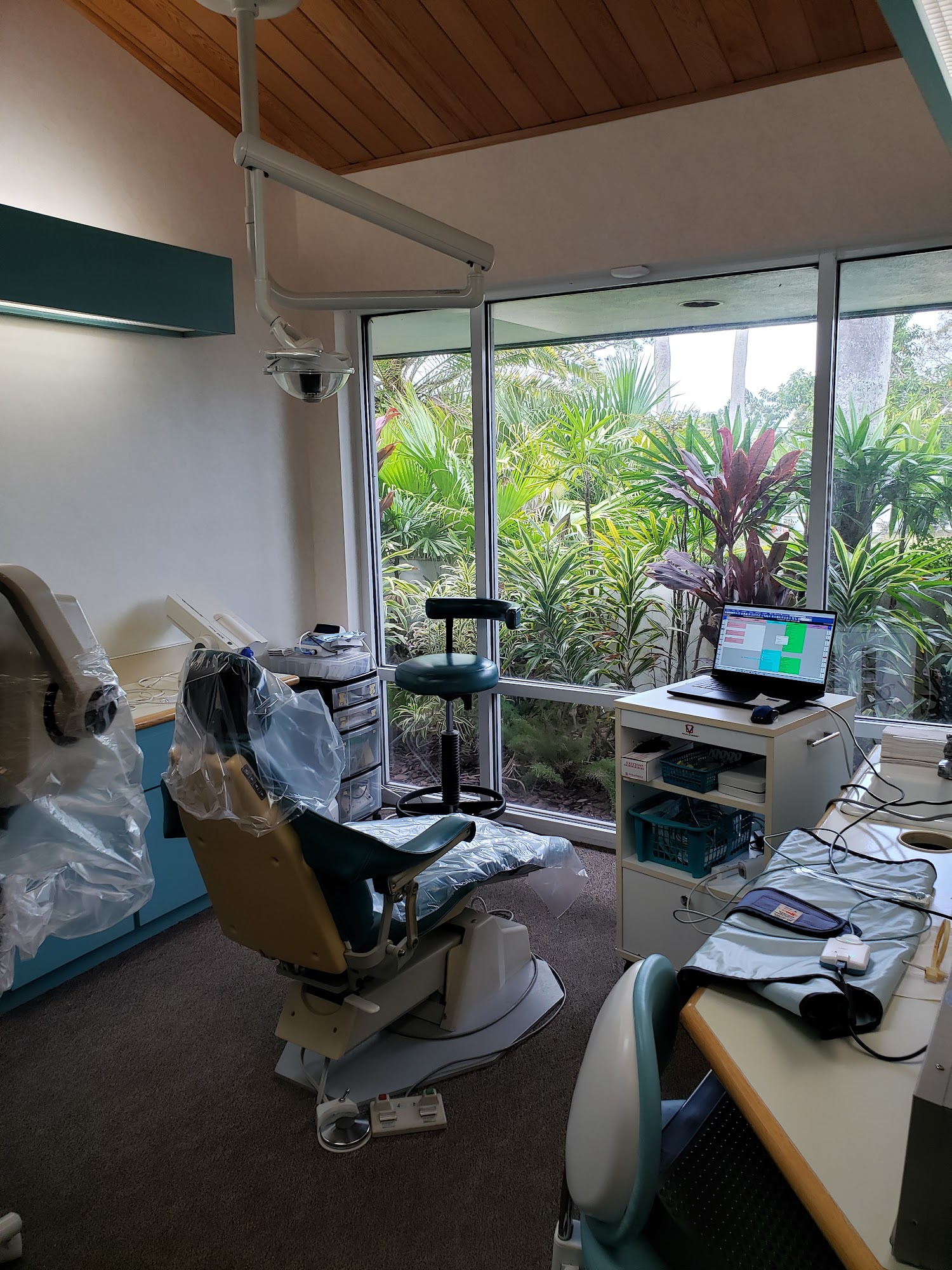 Largo Dental and Implant Center