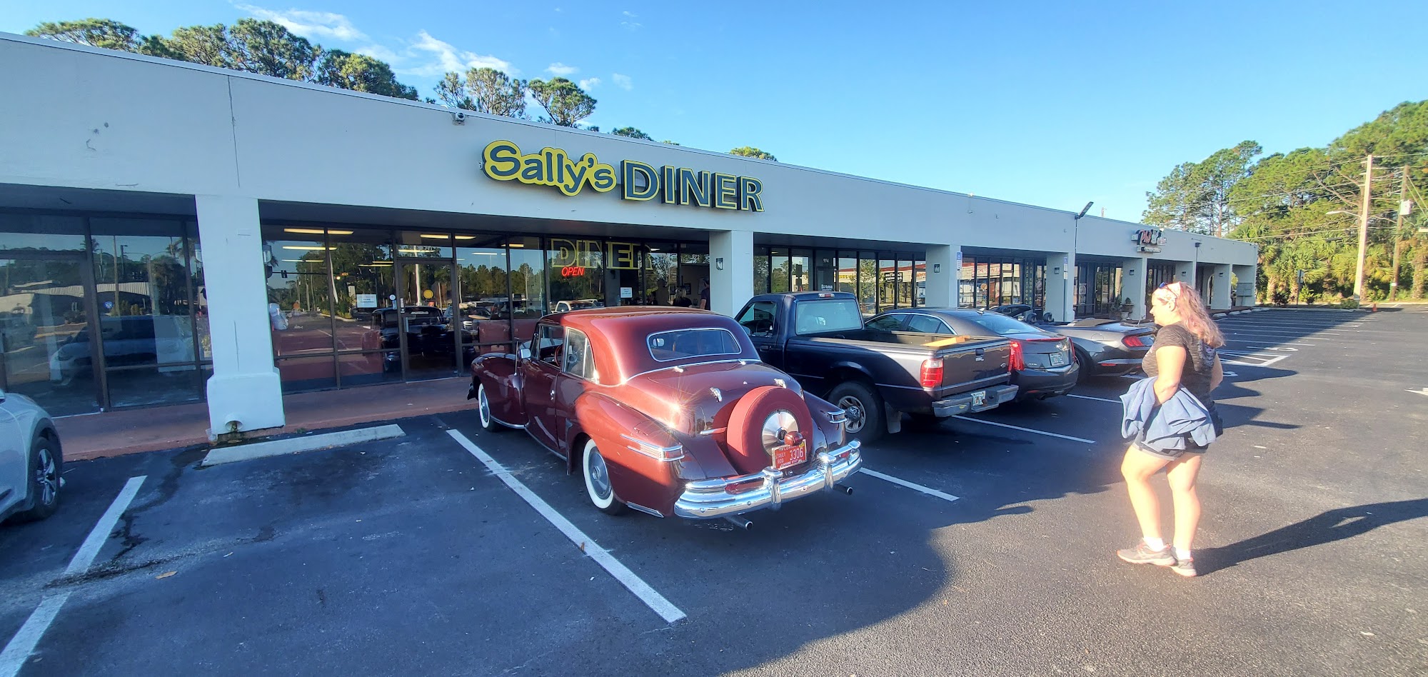 Sally's Diner 972 W State Rd 434, Longwood, FL 32750