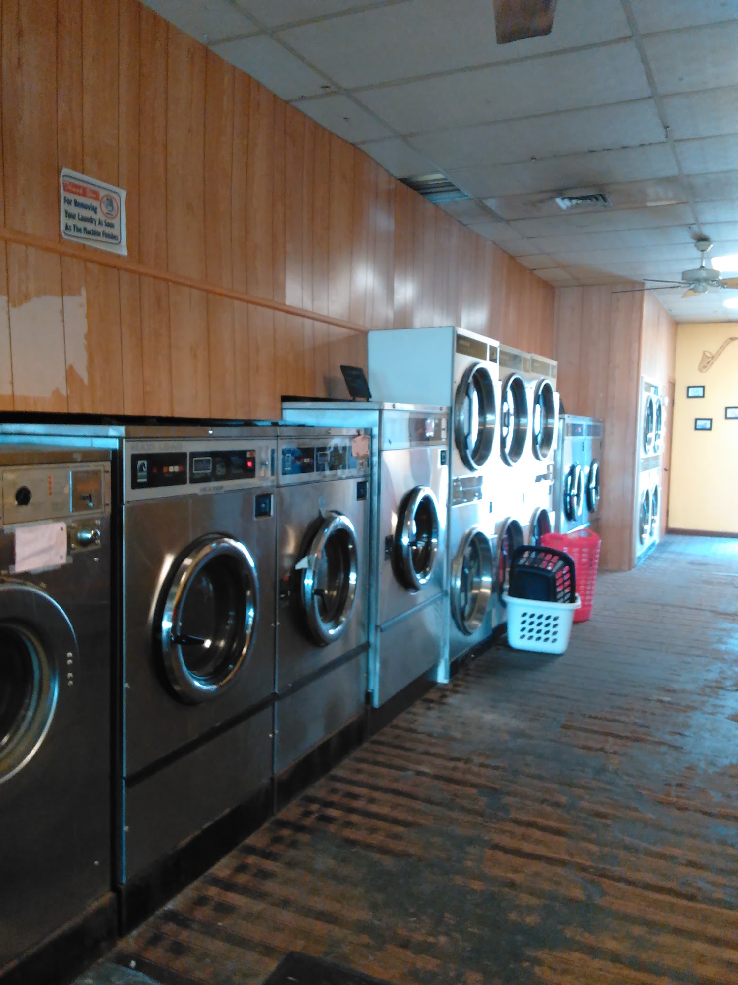 Dixon's Maytag Laundry