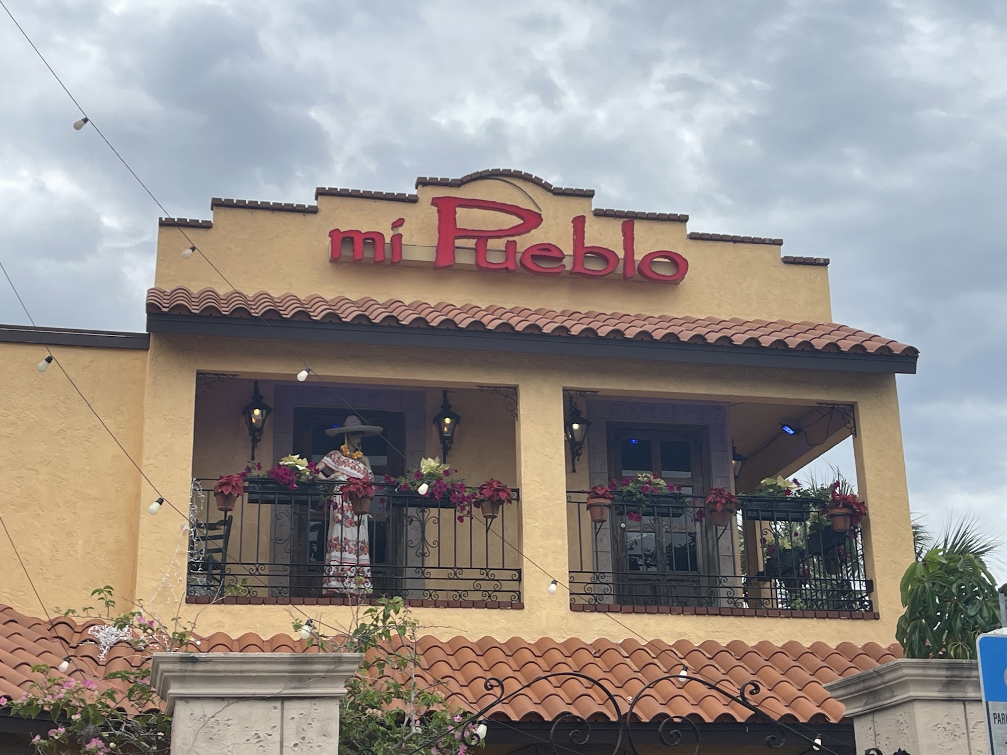 Mi Pueblo El Restaurante Mexicano & Cantina - University