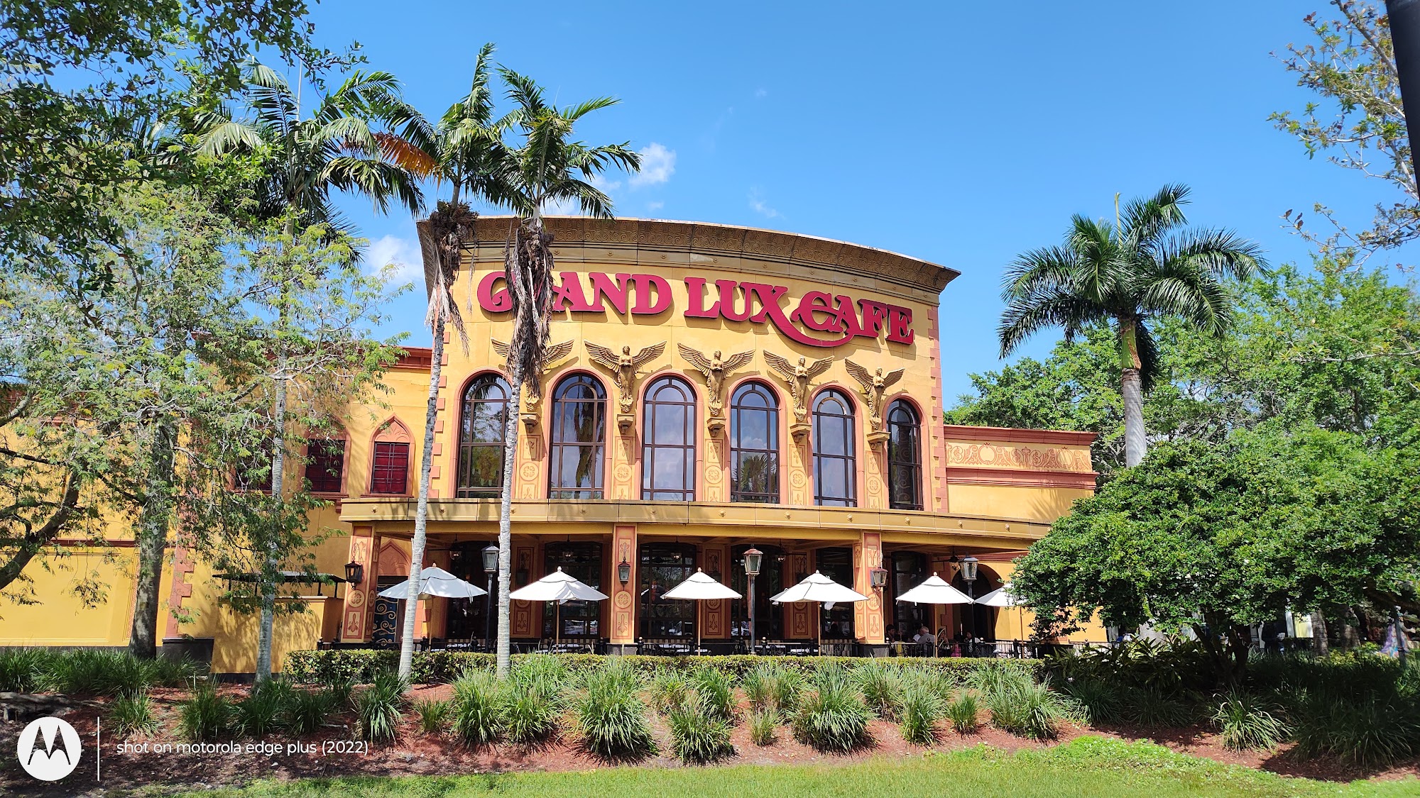 Grand Lux Cafe