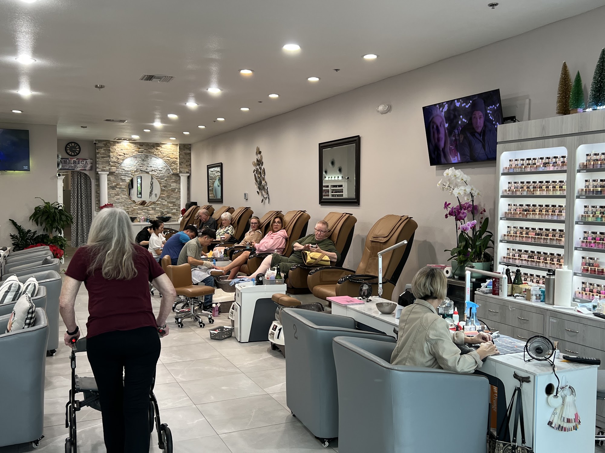 HELEN NAILS & SPA