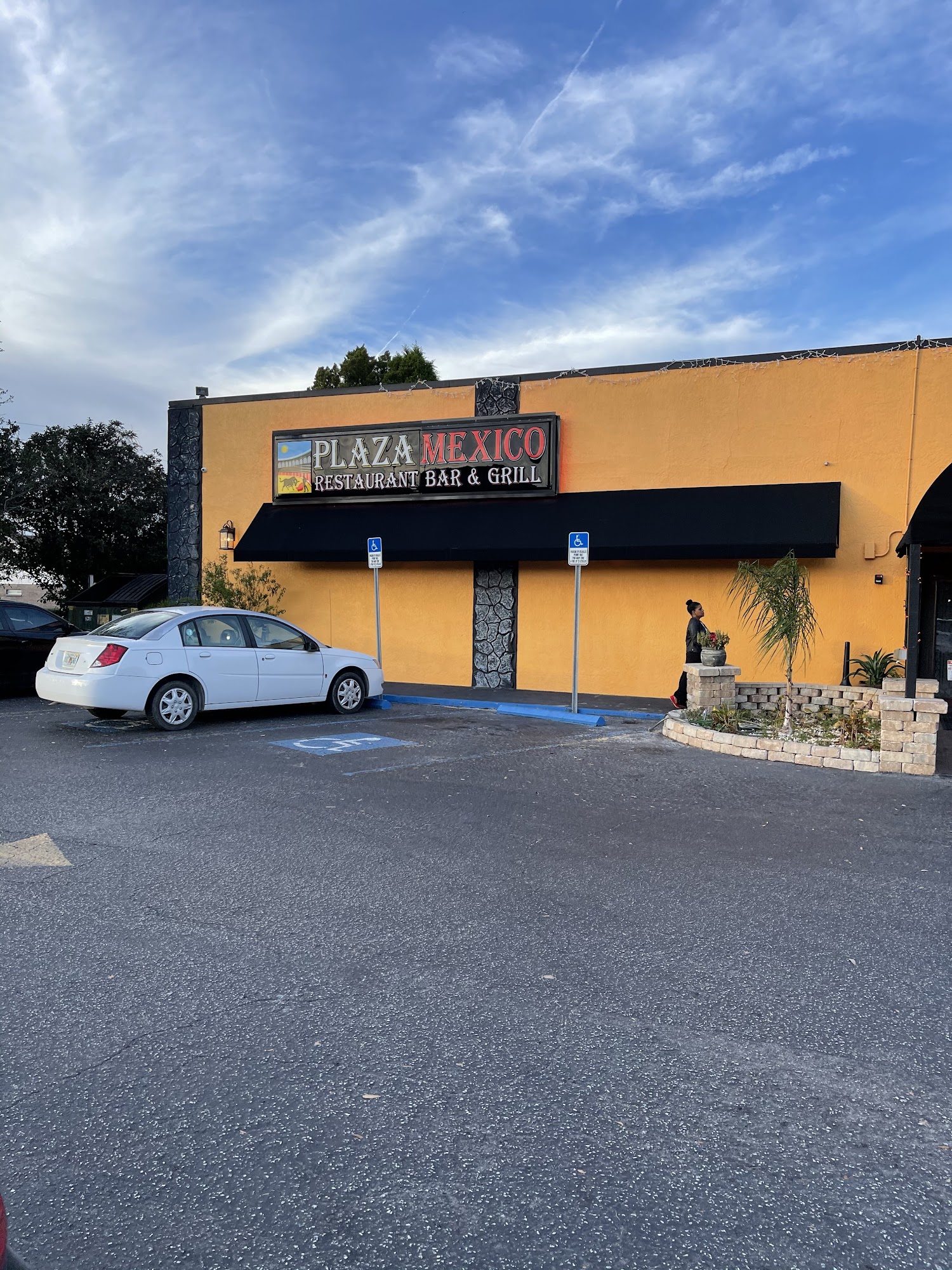 Plaza Mexico Mariscos Restaurant Bar and Grill