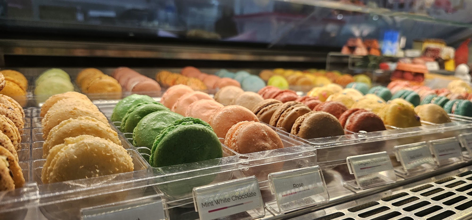 Le Macaron French Pastries - Avalon