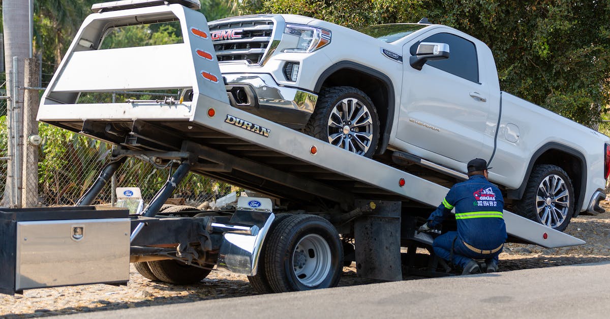 Hulsey Wrecker service 1849 Willingham Ave, Cornelia Georgia 30531