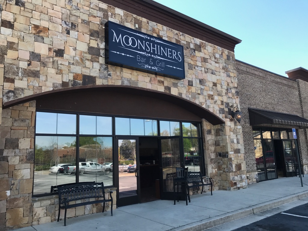 Moonshiners Bar & Grill