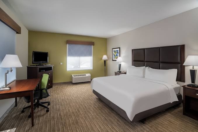 HOLIDAY INN EXPRESS & SUITES HINESVILLE EAST - FORT STEWART, AN IHG ...