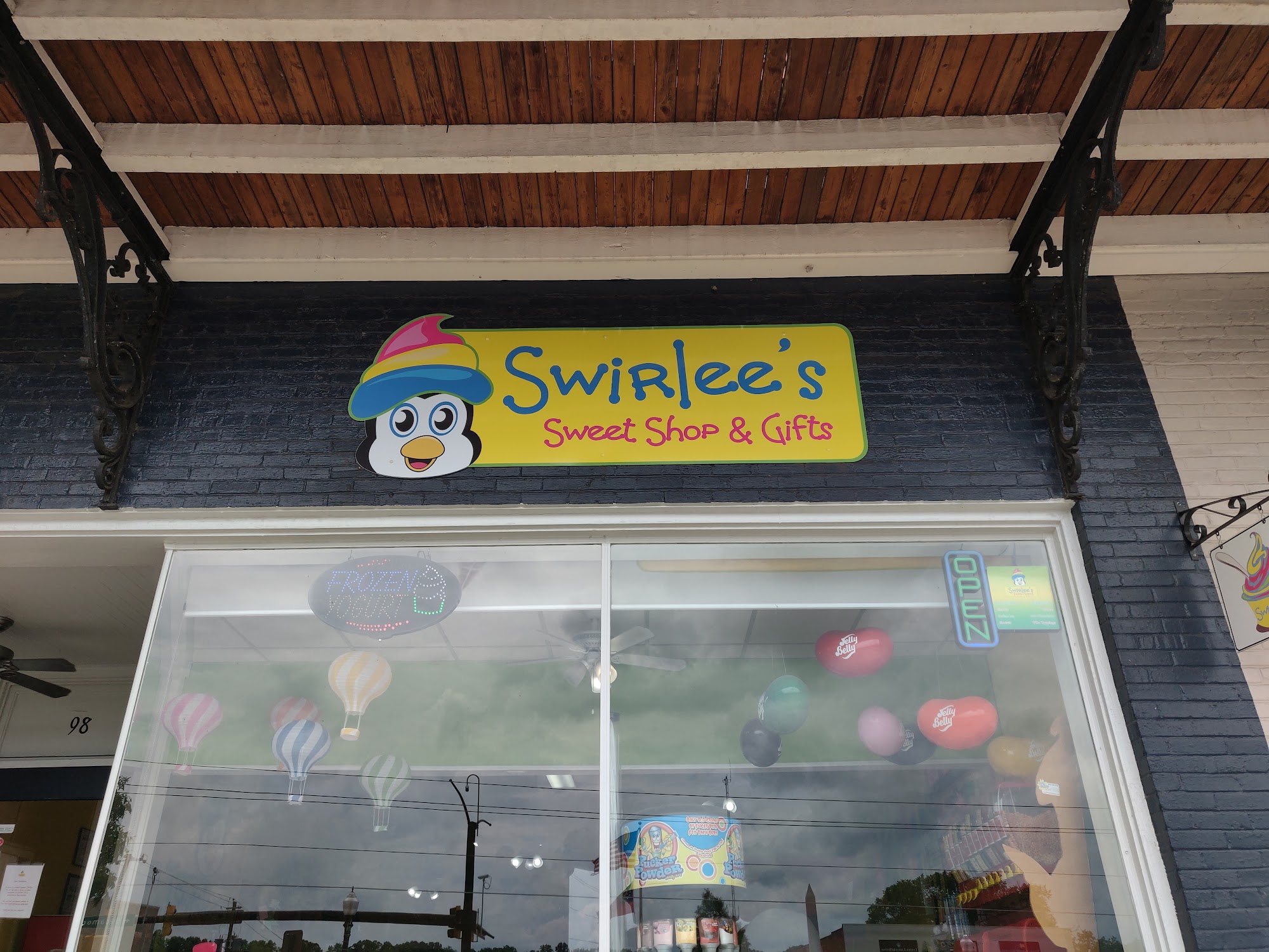 Swirlee's Sweet & Frozen Treats