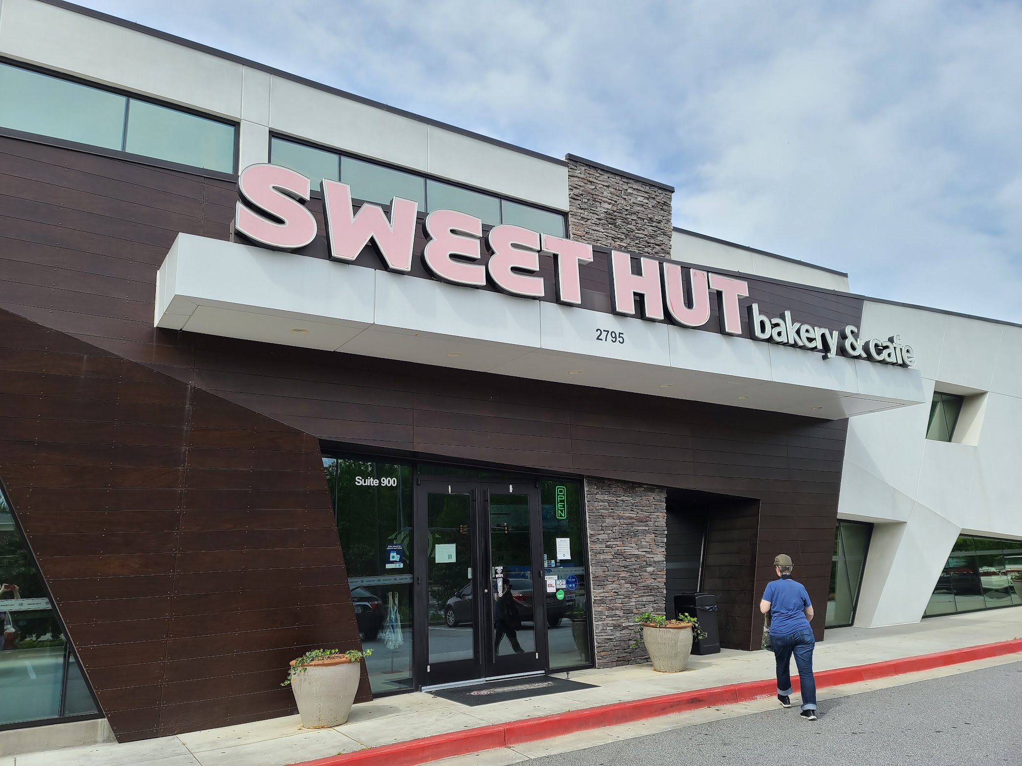 Sweet Hut Bakery & Cafe