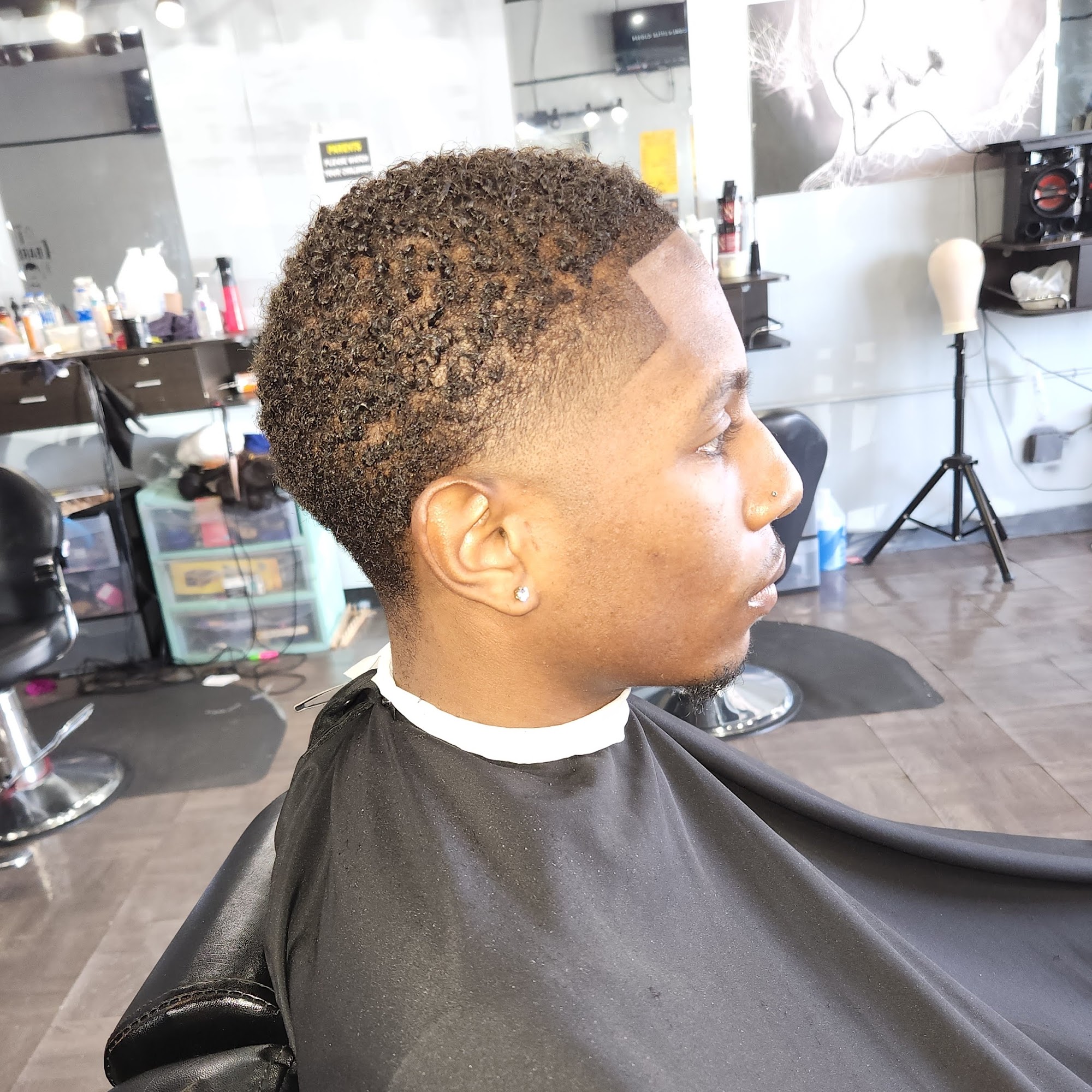 Tight Fadez Barber & Beauty Shop