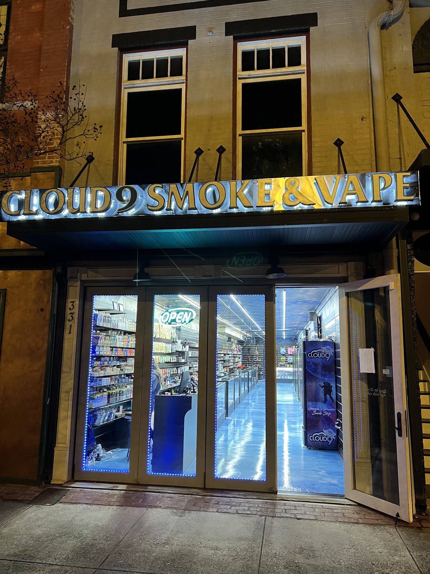 Cloud 9 Smoke, Vape, & Hookah Co. - Rome