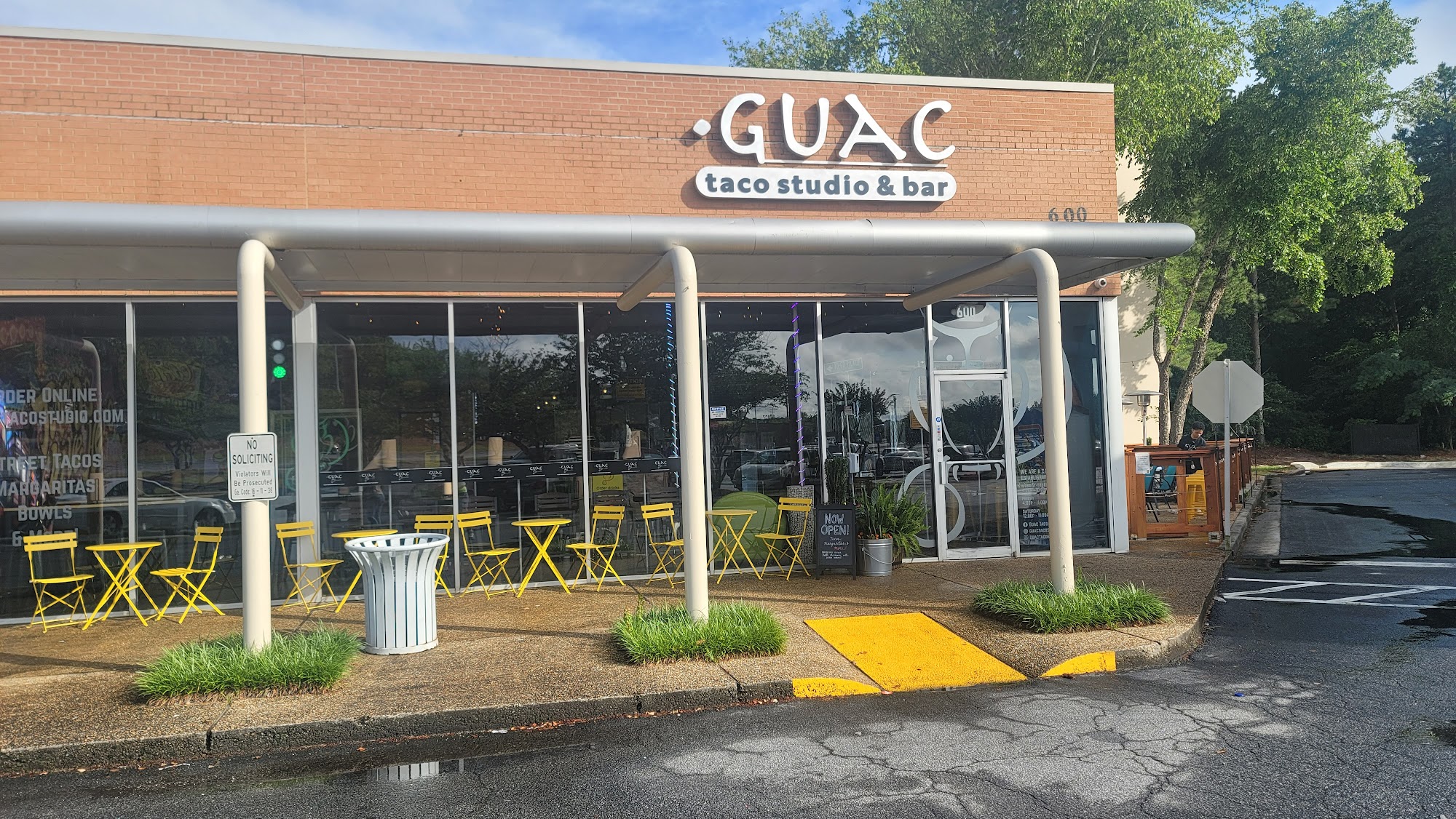 Guac Taco Studio & Bar