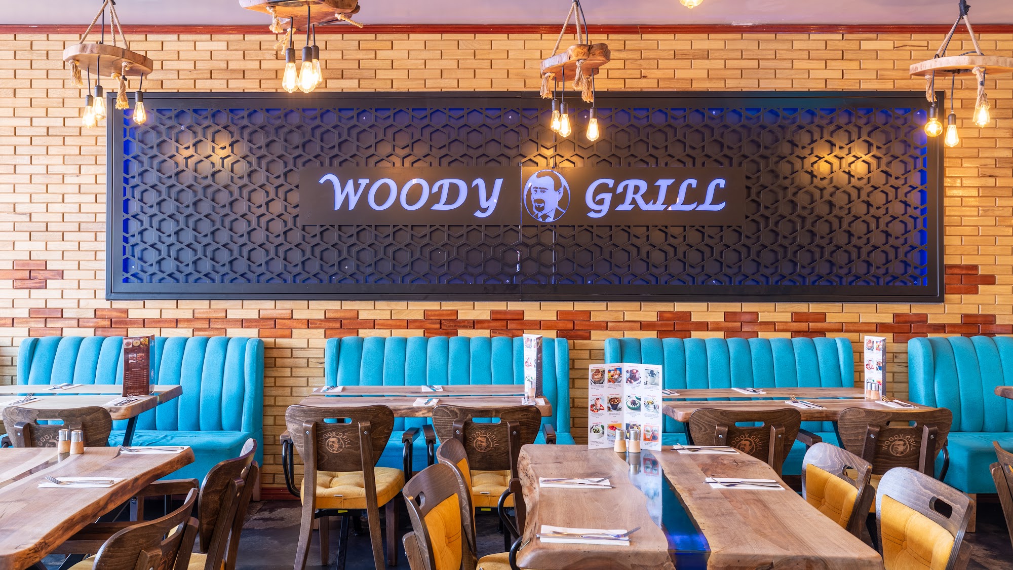 Woody Grill 91-92 High St, Harrow