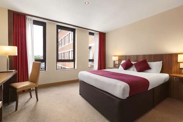 Ramada by Wyndham Hounslow - Heathrow East