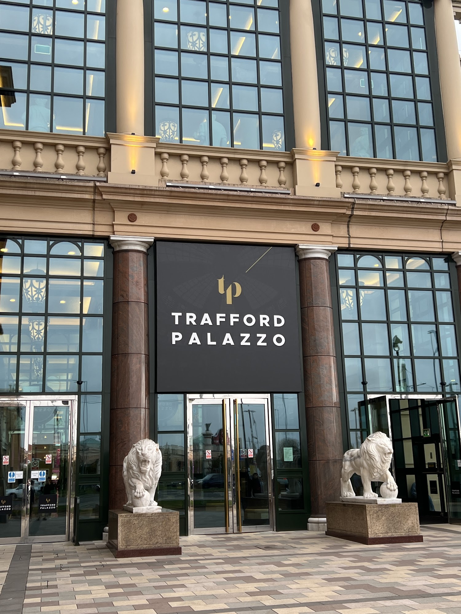Link bridge from Trafford Palazzo to the Trafford Centre