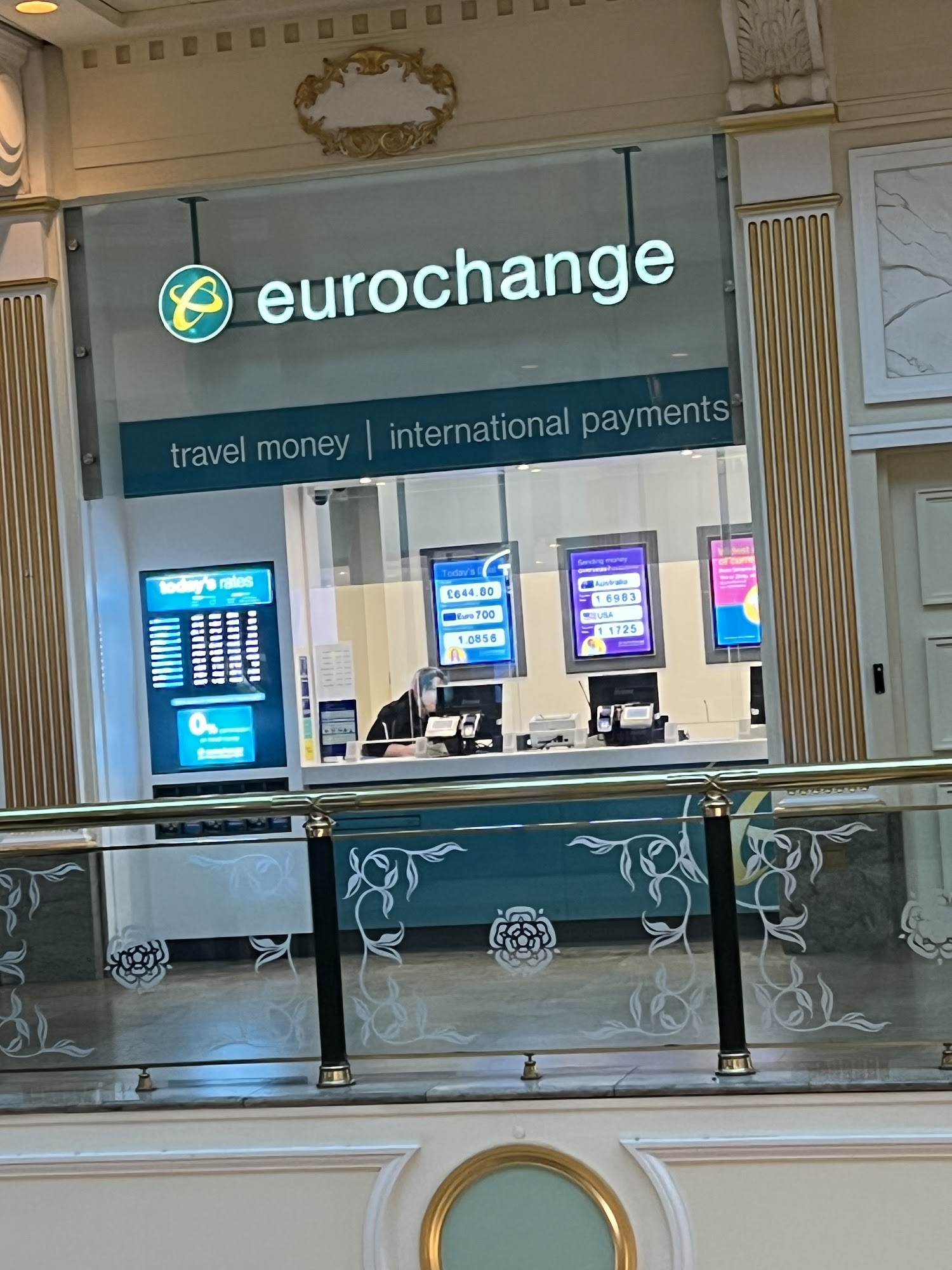 eurochange Manchester - Trafford Centre - Peel Avenue