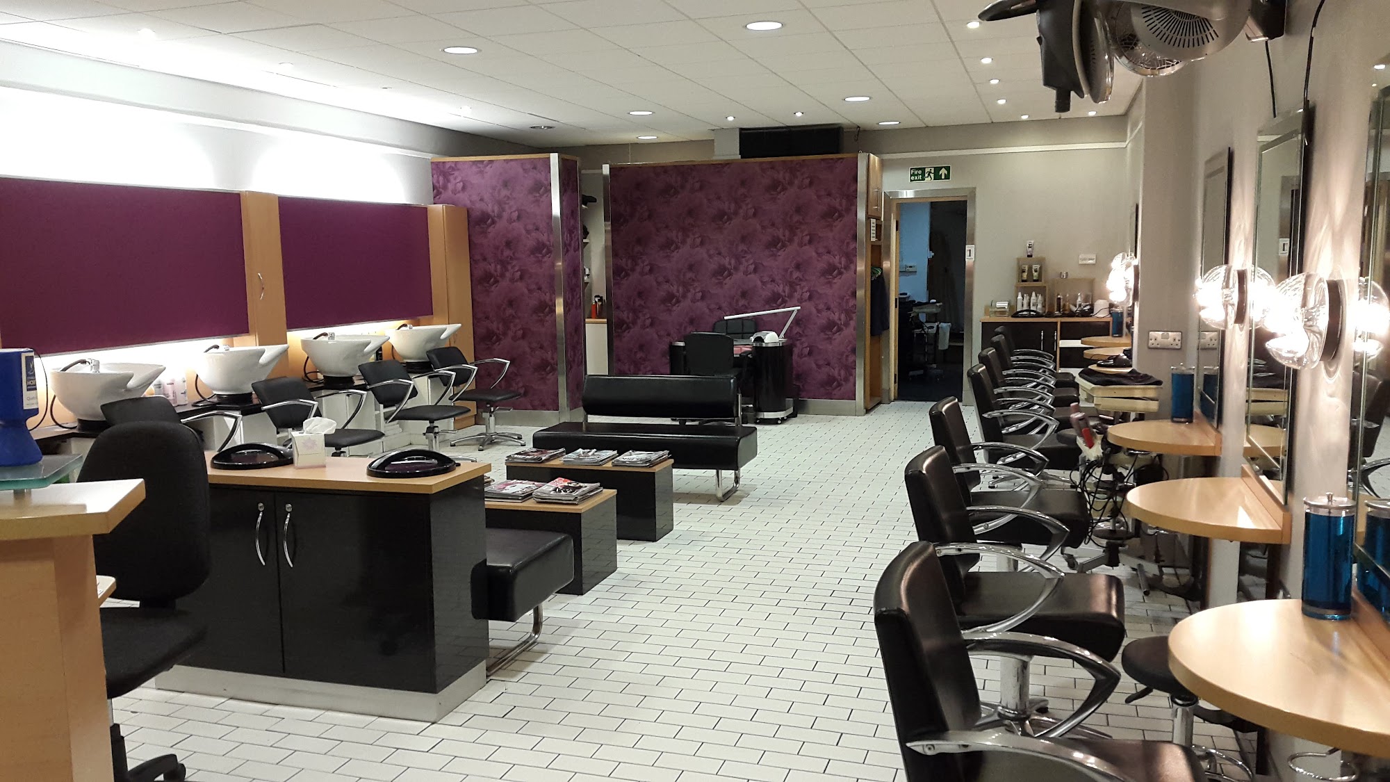 Acute Look Hair & Beauty