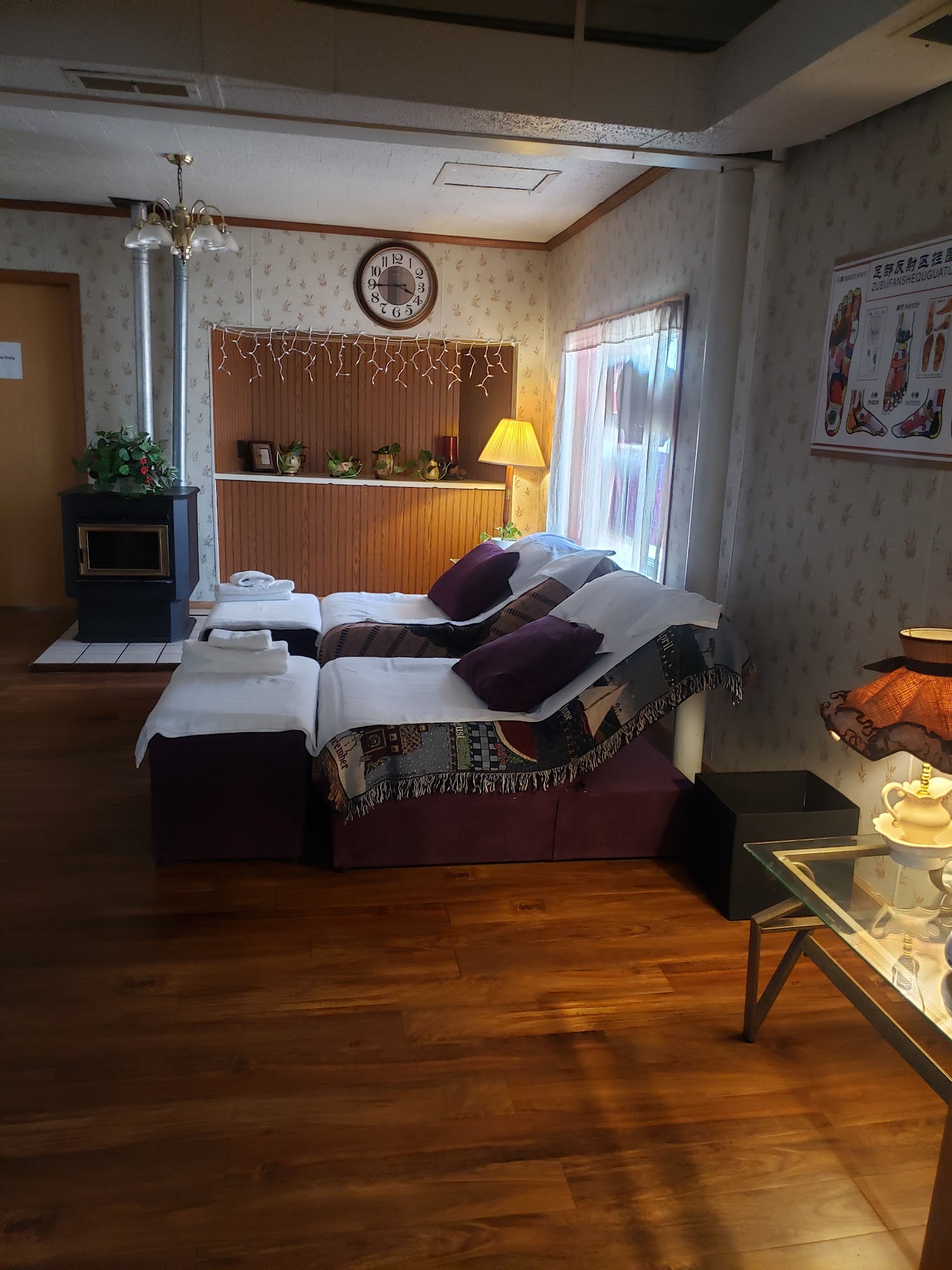 B&B MASSAGE 102 3rd Ave, Low Moor Iowa 52757