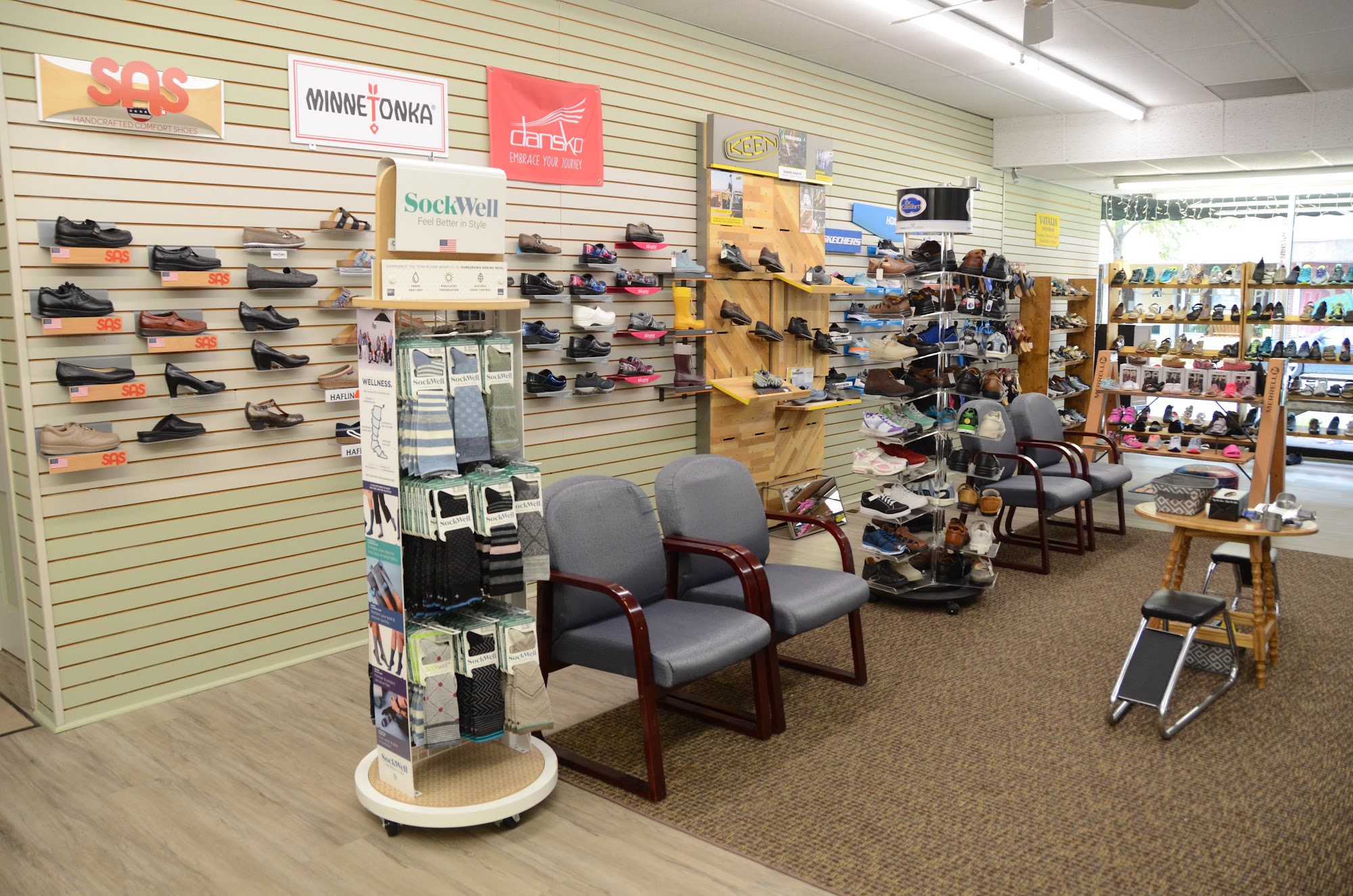 Tindell Shoes, Inc. 24 S Frederick Ave, Oelwein Iowa 50662
