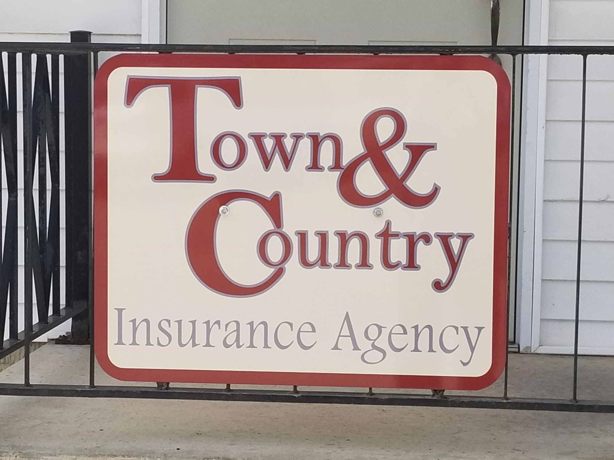 Town & Country Insurance Agency 711 Main St, Osage Iowa 50461