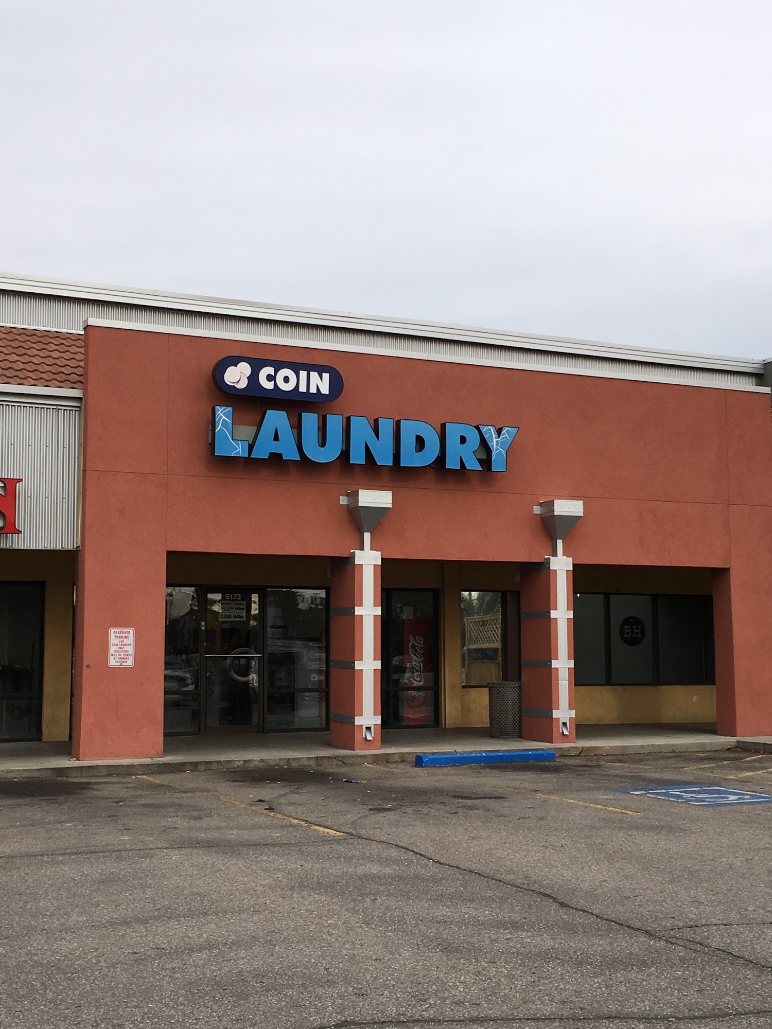 Glenwood Center Coin Laundry