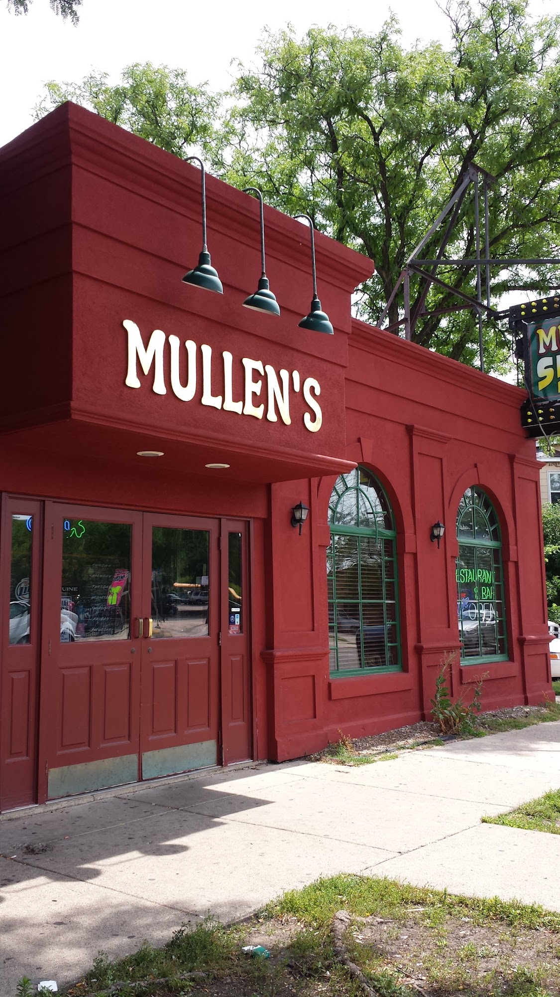 Mullen's Sports Bar & Grill