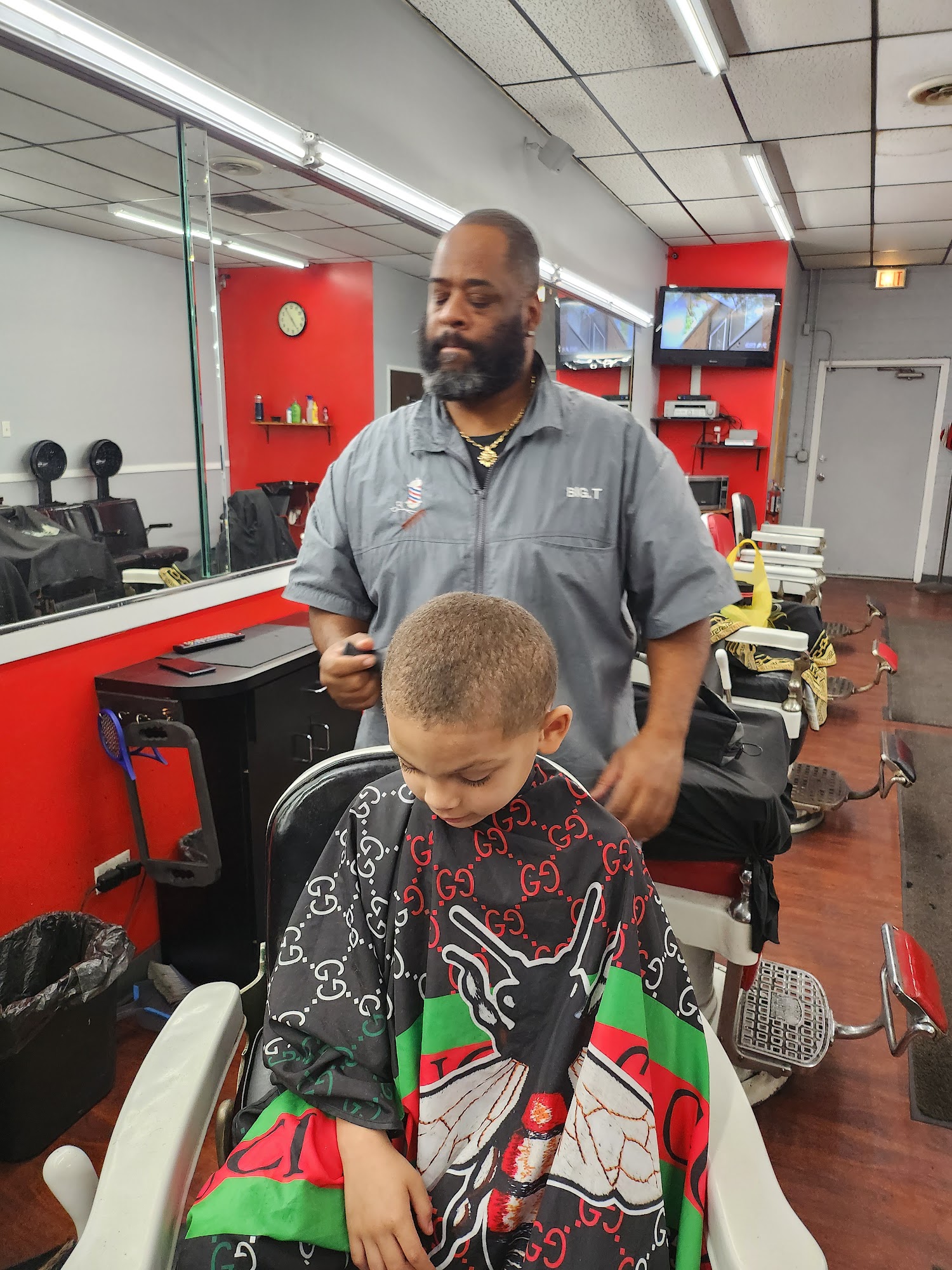 Studio cuts Barber shop