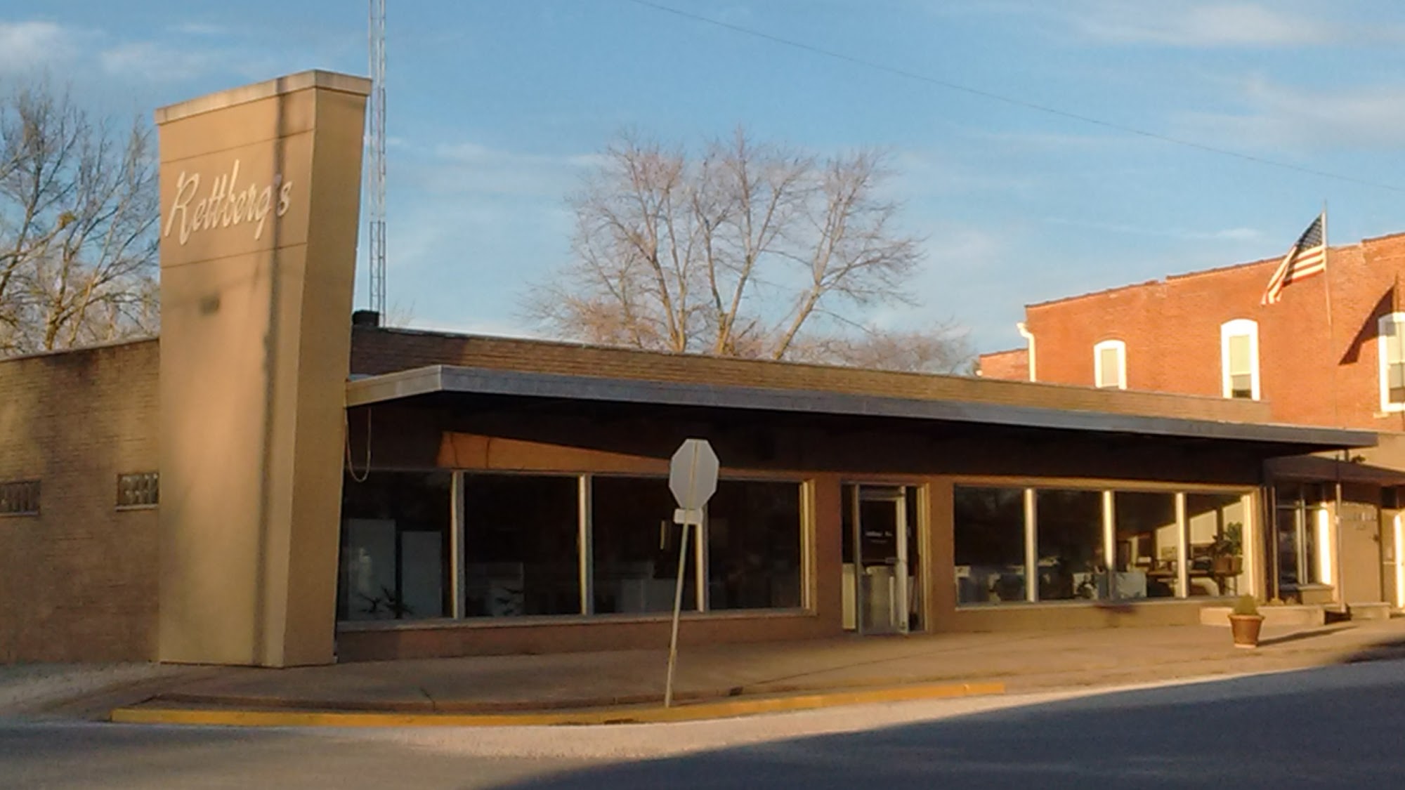 Rettberg's Inc. 165 W Dodds St, Divernon Illinois 62530