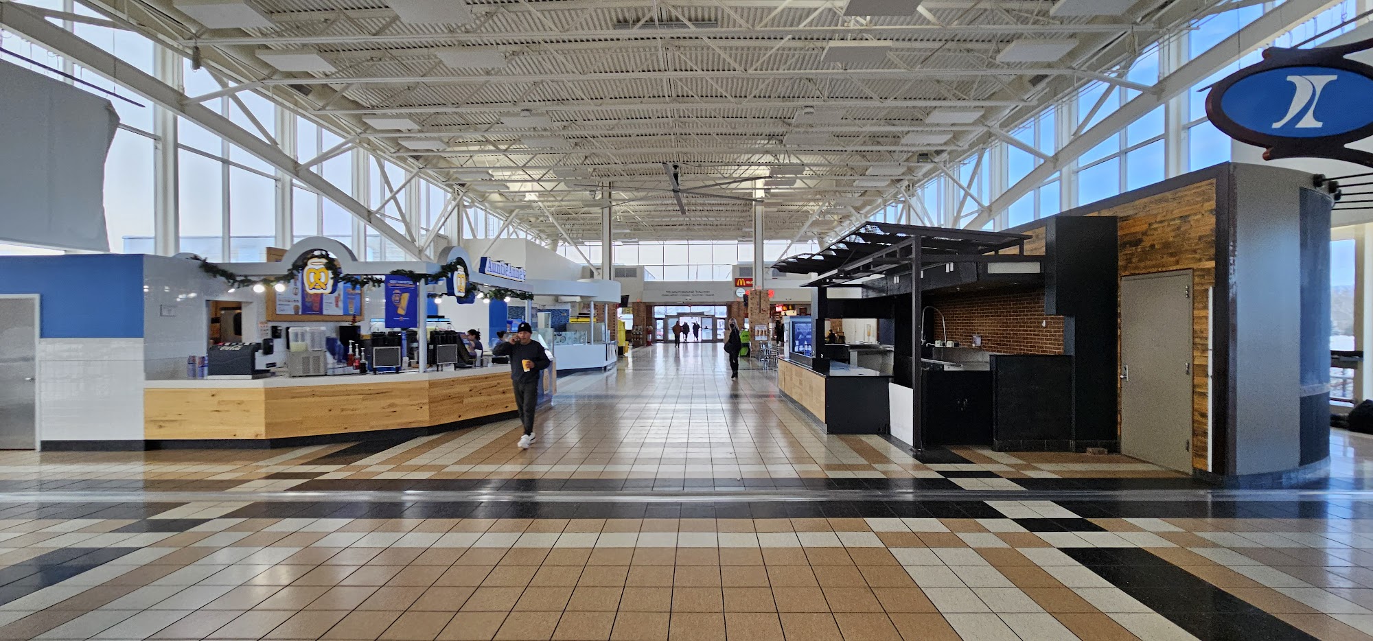Lake Forest Oasis Travel Plaza Southbound
