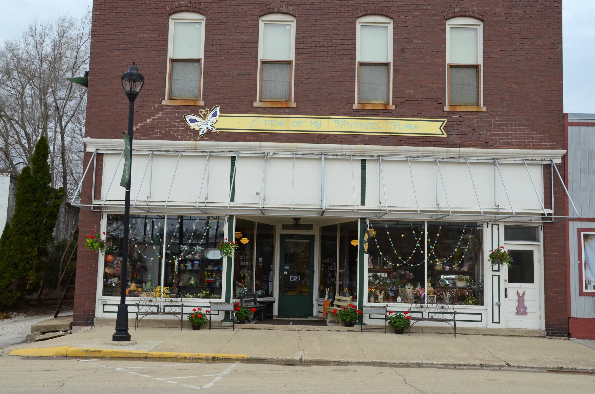 A Few of My Favorite Things Flower & Gift Shop 110 S 7th St, Wyoming Illinois 61491
