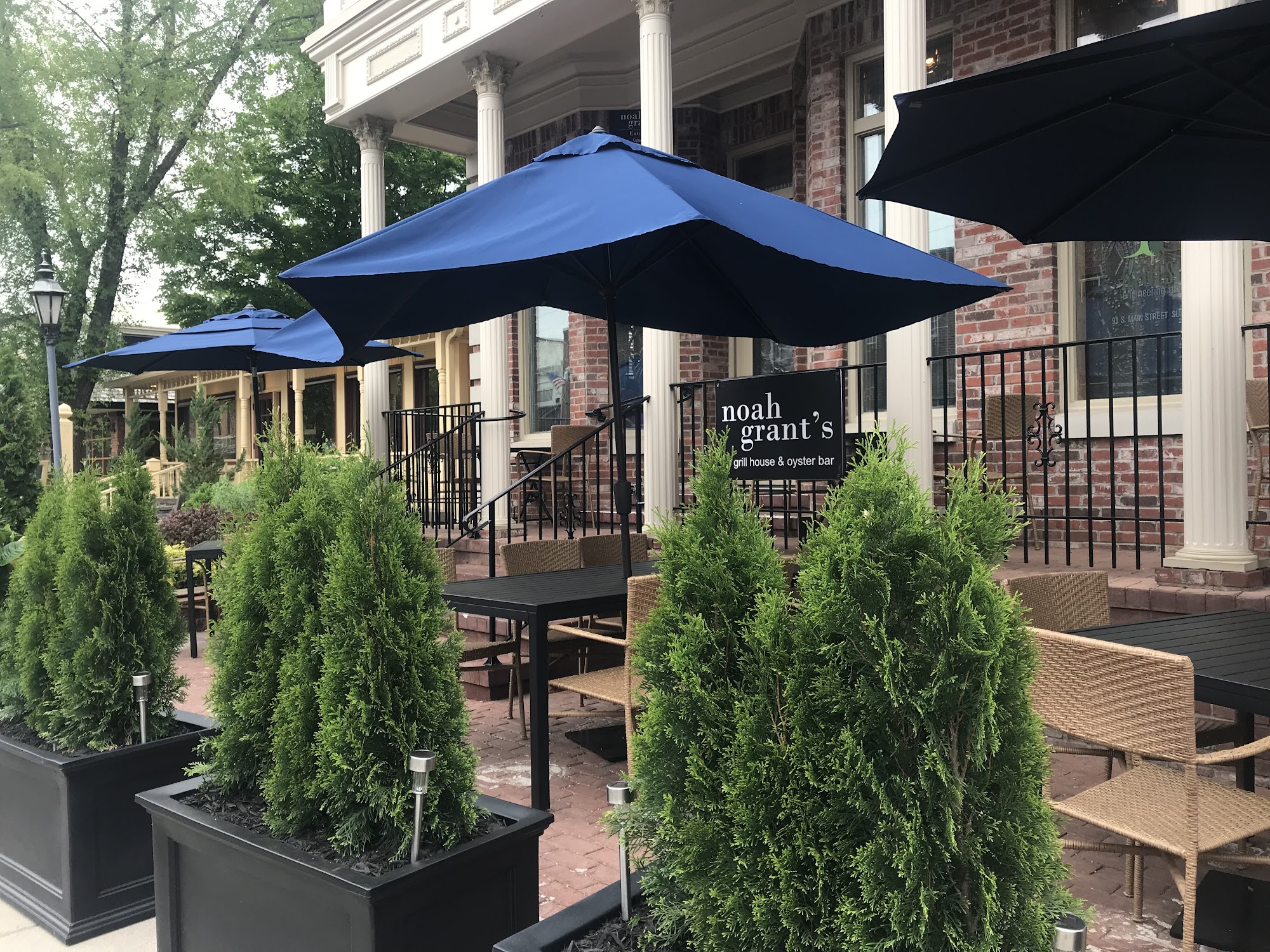 noah grant's grill house & oyster bar