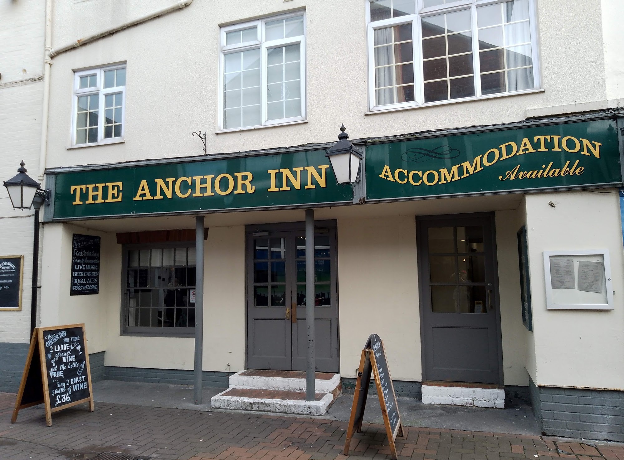 The Anchor Inn 1-3 High St, Cowes