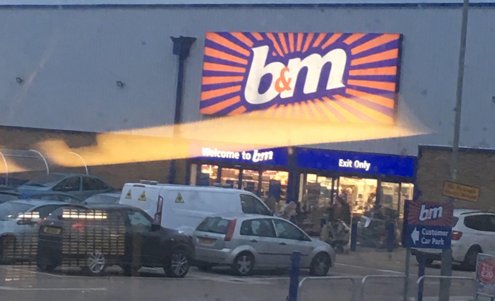 B&M Store