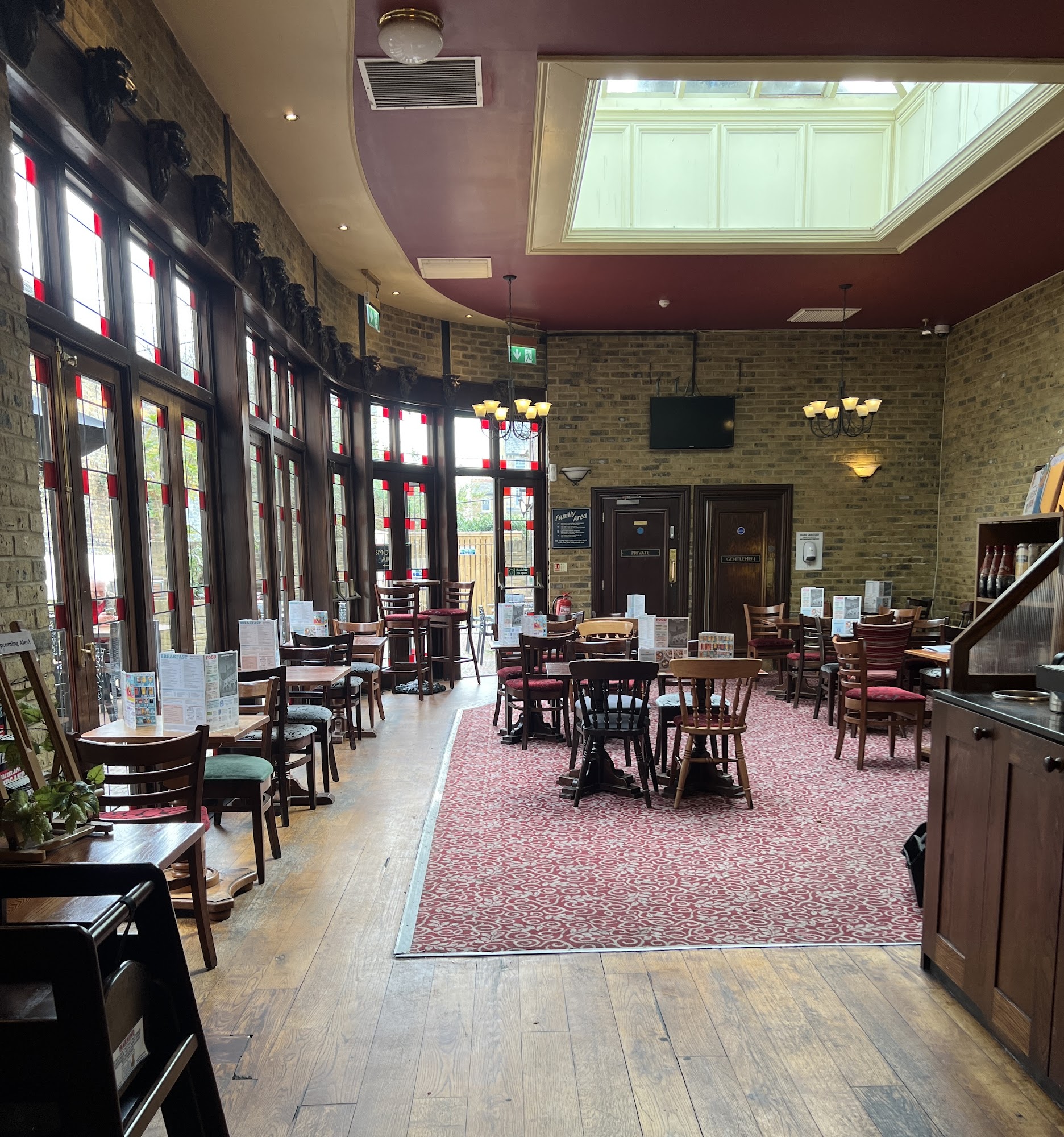 The Leading Light - JD Wetherspoon 20-22 Preston St, Faversham