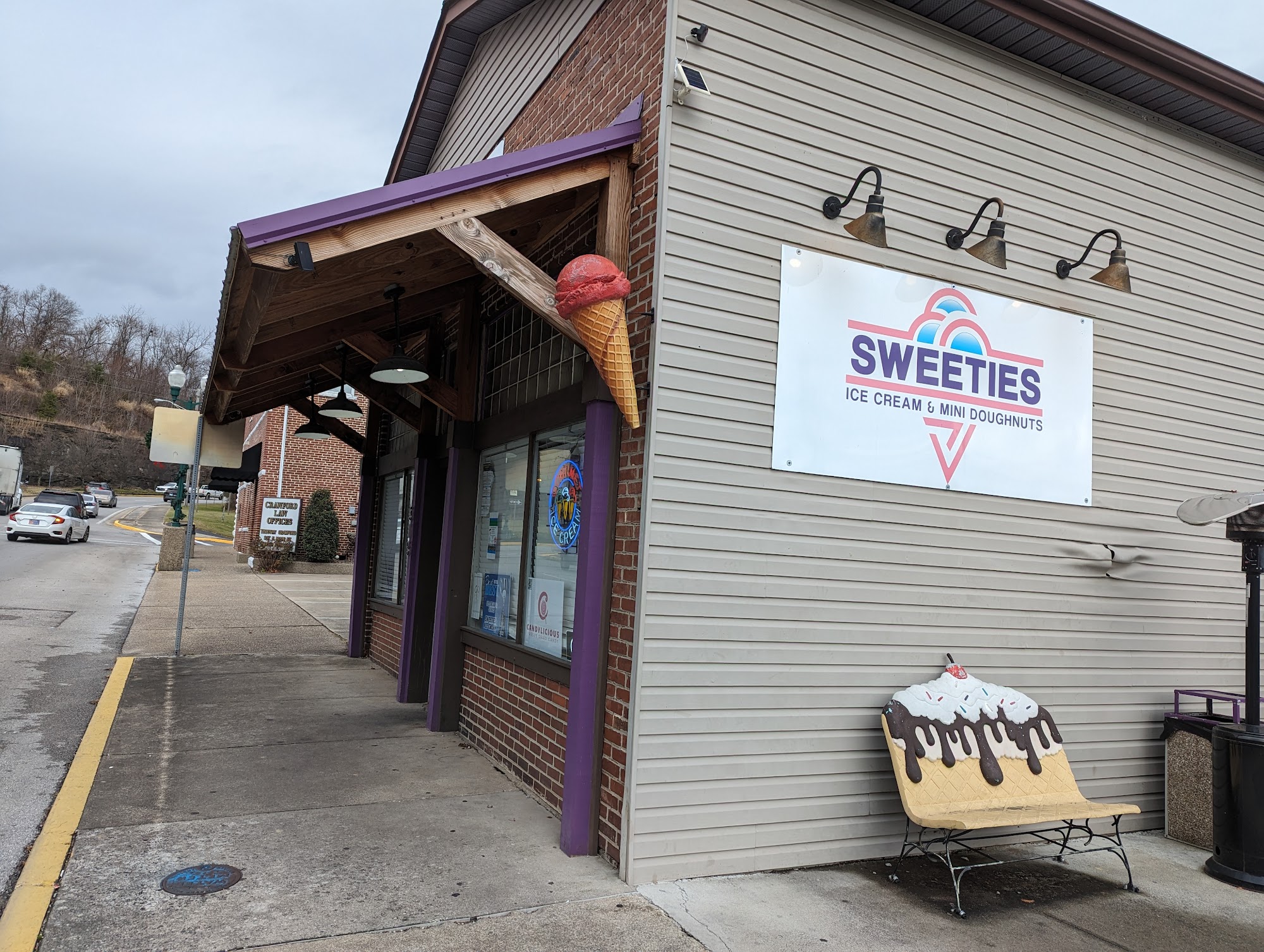 Sweeties Ice Cream and mini doughnuts