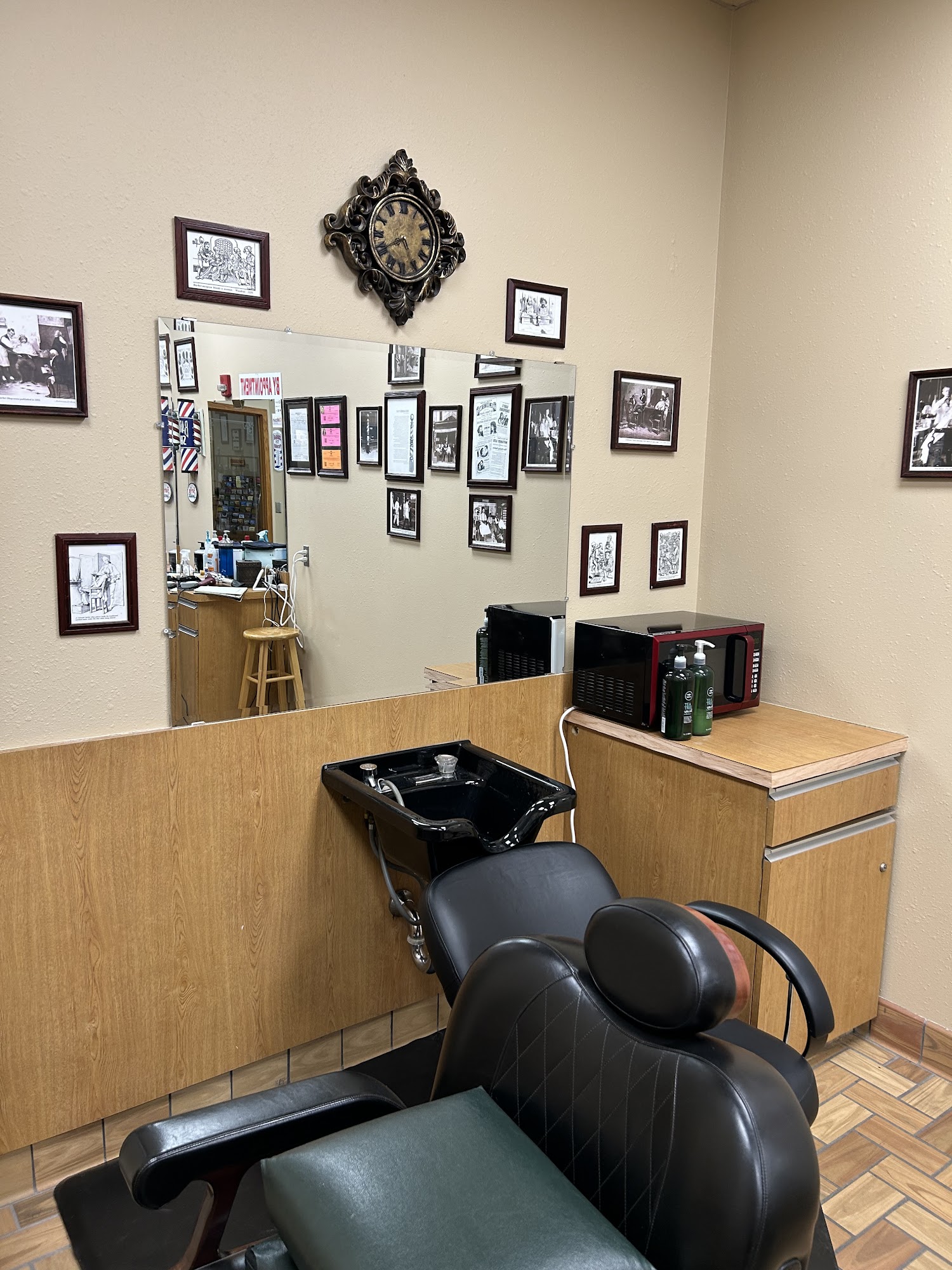 Lott's Barber Shop 554 Glendale Hodgenville Rd W, Glendale Kentucky 42740