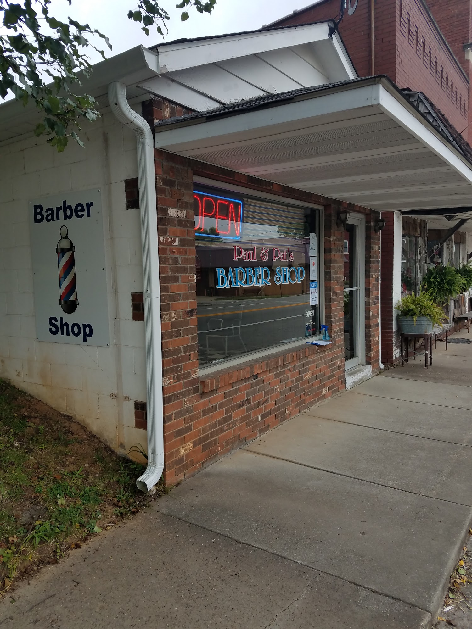 Paul's Barber Shop Paul S Barber Shop, 112 S 1st St, Irvington Kentucky 40146