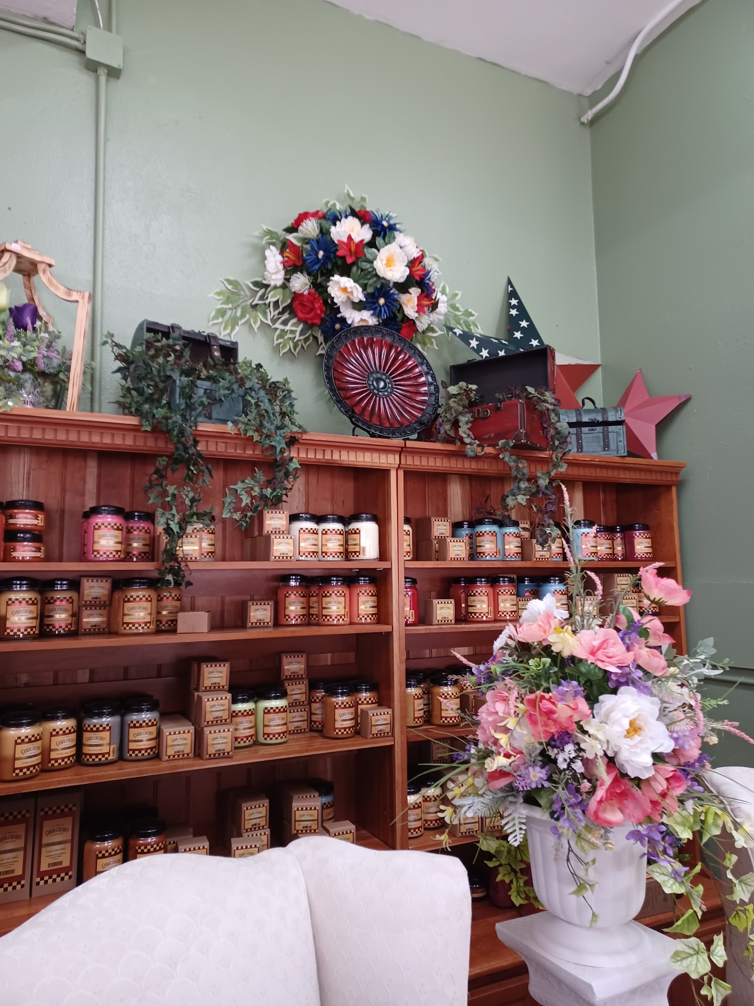 Heaven-Scent Floral & Gifts 100 N Main Cross St, Louisa Kentucky 41230