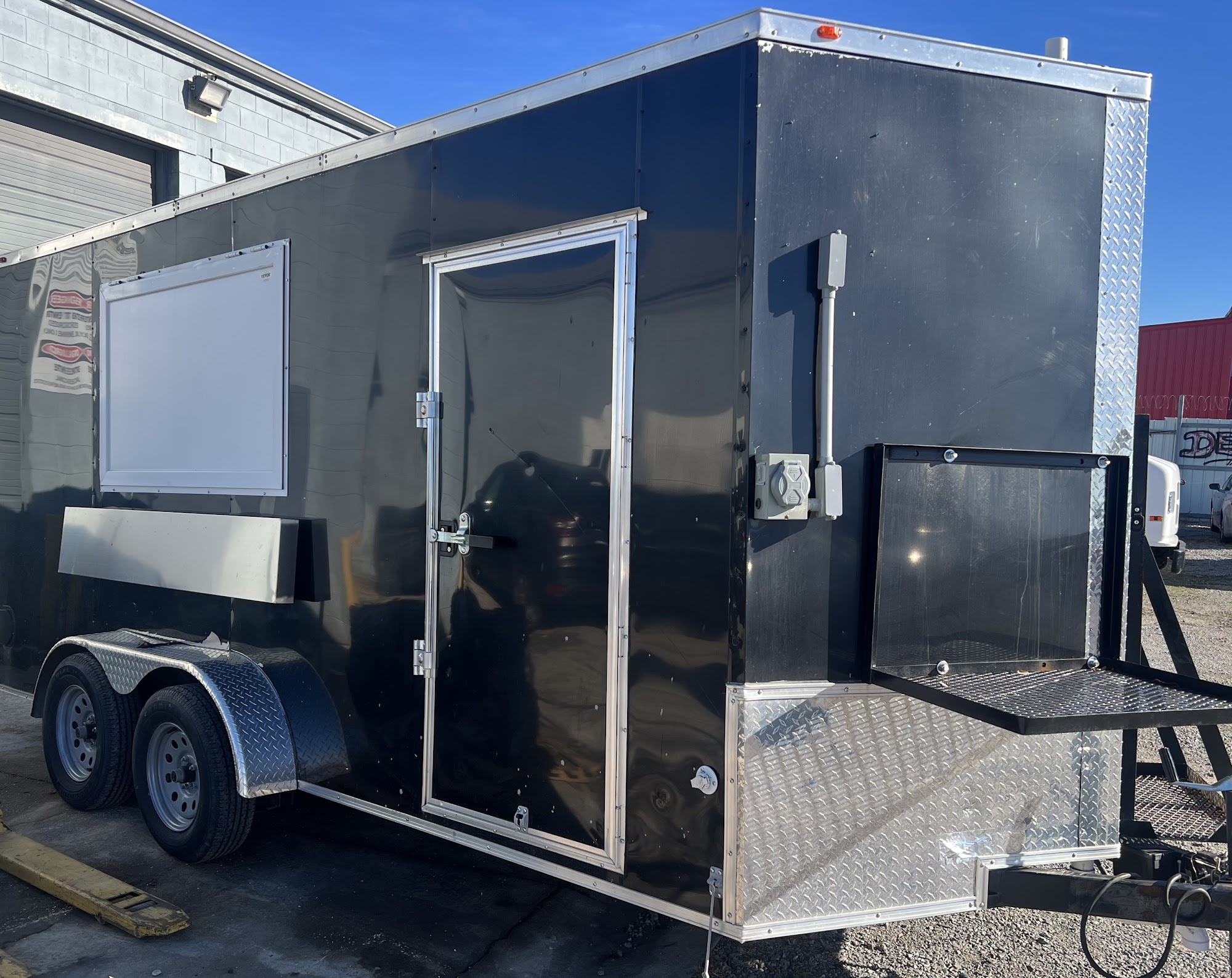 Clay’s Auto Repair & Food Truck/Trailer Building