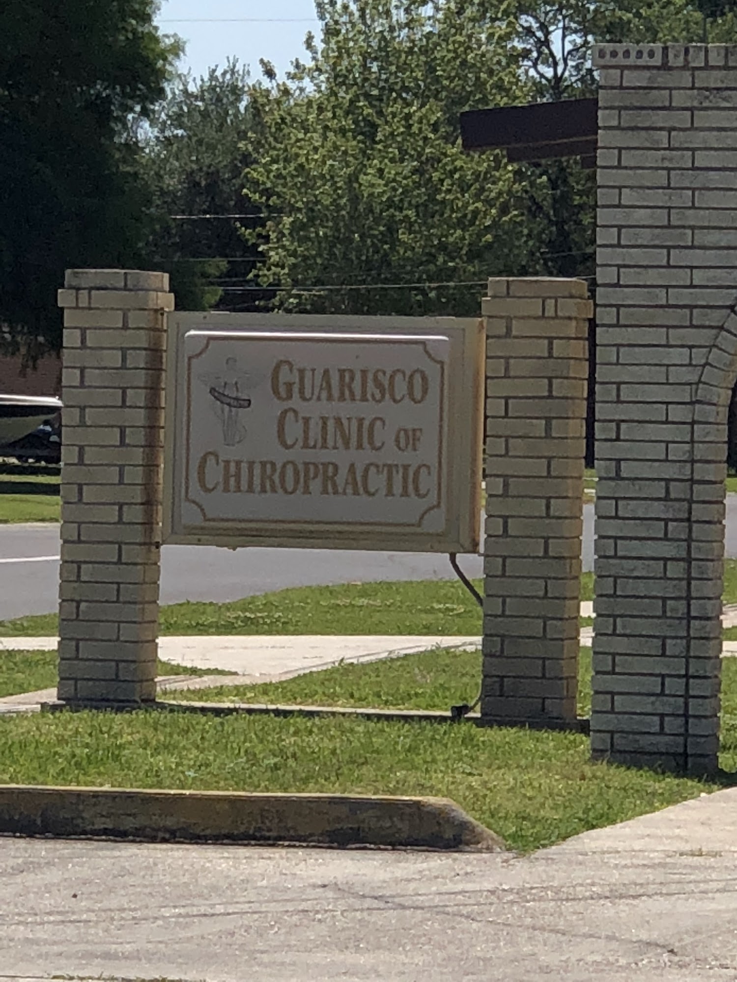 Guarisco Clinic-Chiropractic